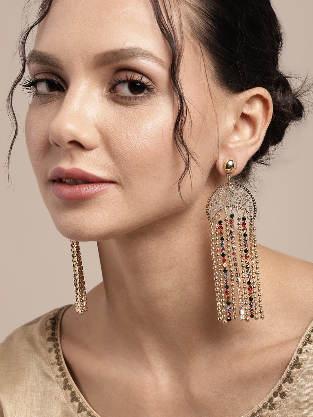 Sangria Gold-Toned Filigree Work Stone-Studded Inverted Crescent Shaped Drop Earrings
Sangria Gold-Toned Filigree Work Stone-Studded Inverted Crescent Shaped Drop Earrings