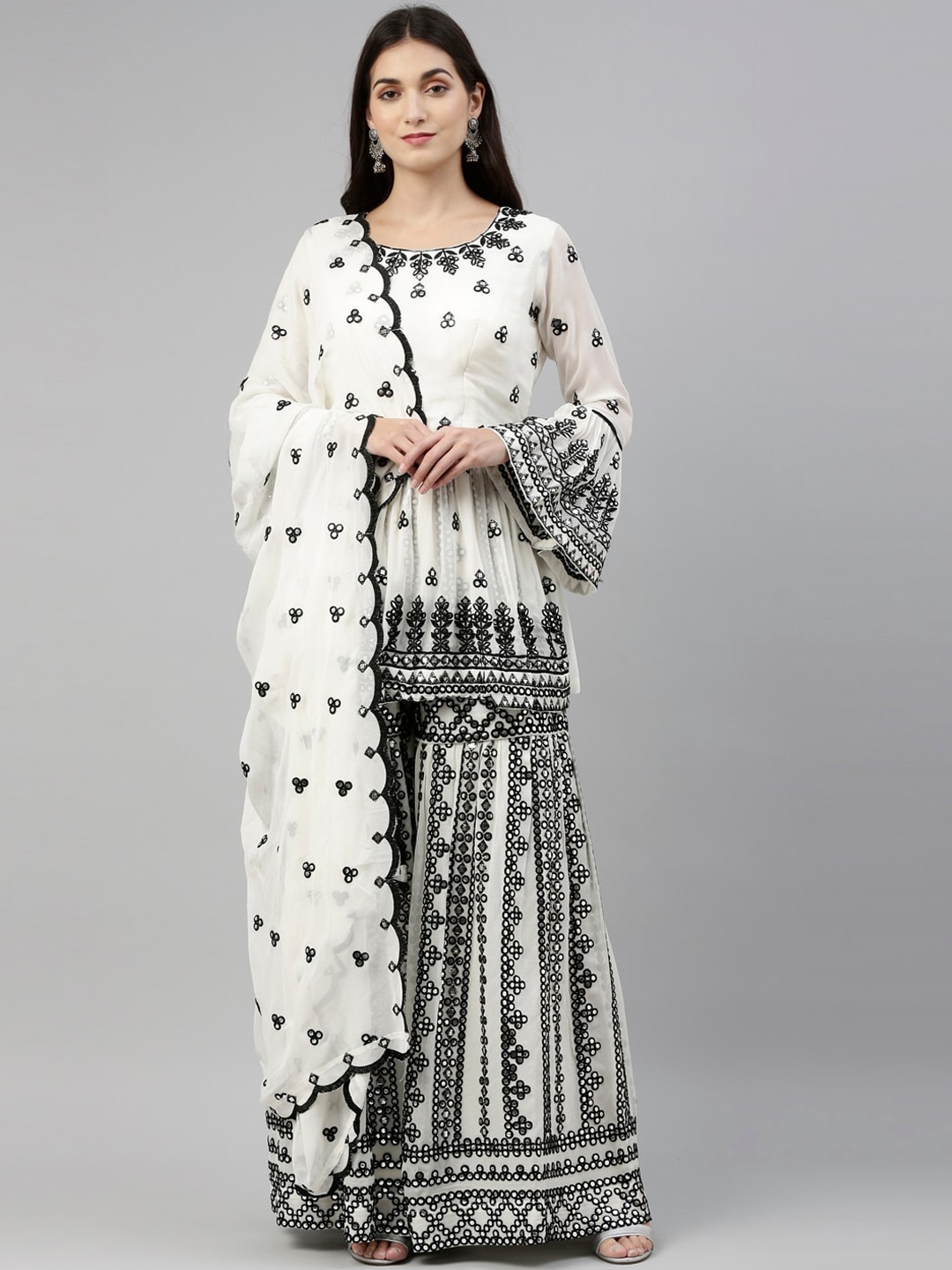 Neerus Women Cream-Coloured Ethnic Motifs Embroidered Regular Thread Work Kurta with Sharara & With Dupatta
Neerus Women Cream-Coloured Ethnic Motifs Embroidered Regular Thread Work Kurta with Sharara & With Dupatta