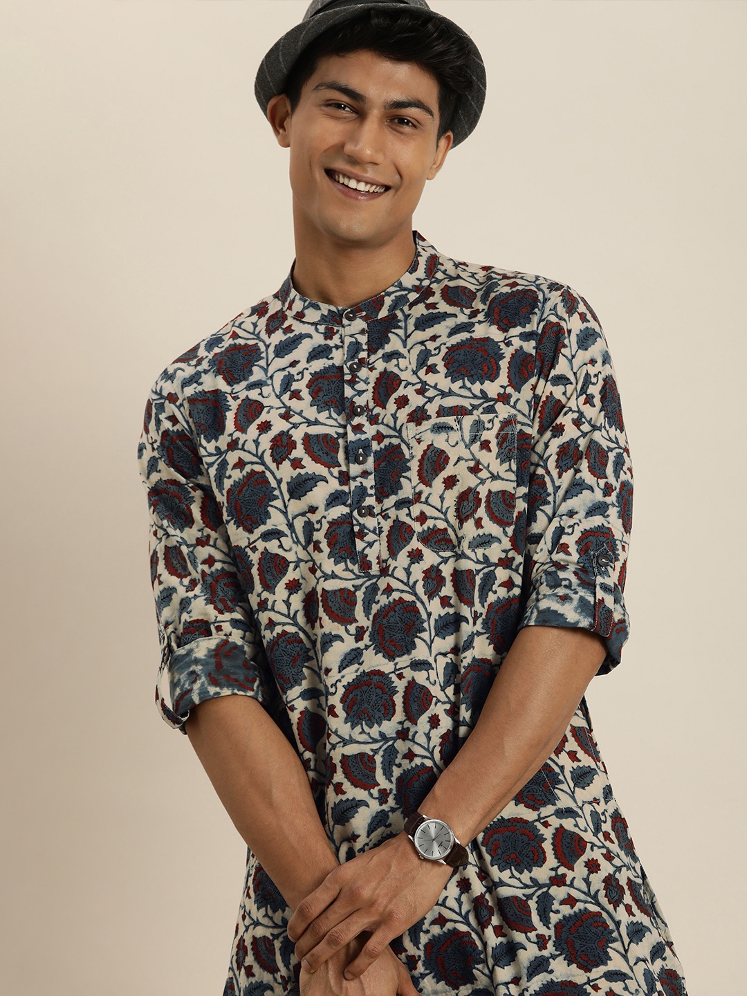 Taavi Men Off White Ajrakh Hand Block Printed Pure Cotton Kurta Set with Roll-Up Sleeves
Taavi Men Off White Ajrakh Hand Block Printed Pure Cotton Kurta Set with Roll-Up Sleeves