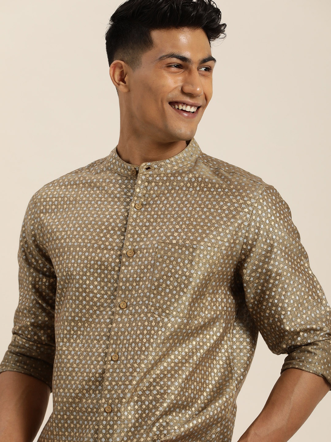 Taavi Men Beige Kanchi Gold Khadi Foil Printed Pure Cotton Shirt with Mandarin Collar
Taavi Men Beige Kanchi Gold Khadi Foil Printed Pure Cotton Shirt with Mandarin Collar