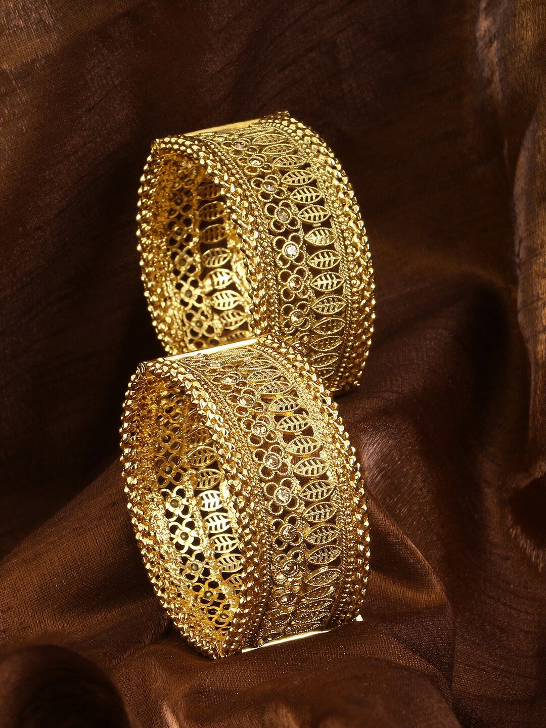 Adwitiya Collection Set Of 2 24 CT Gold-Plated Gold -Toned Stone Studded Handcrafted Bangles
Adwitiya Collection Set Of 2 24 CT Gold-Plated Gold -Toned Stone Studded Handcrafted Bangles