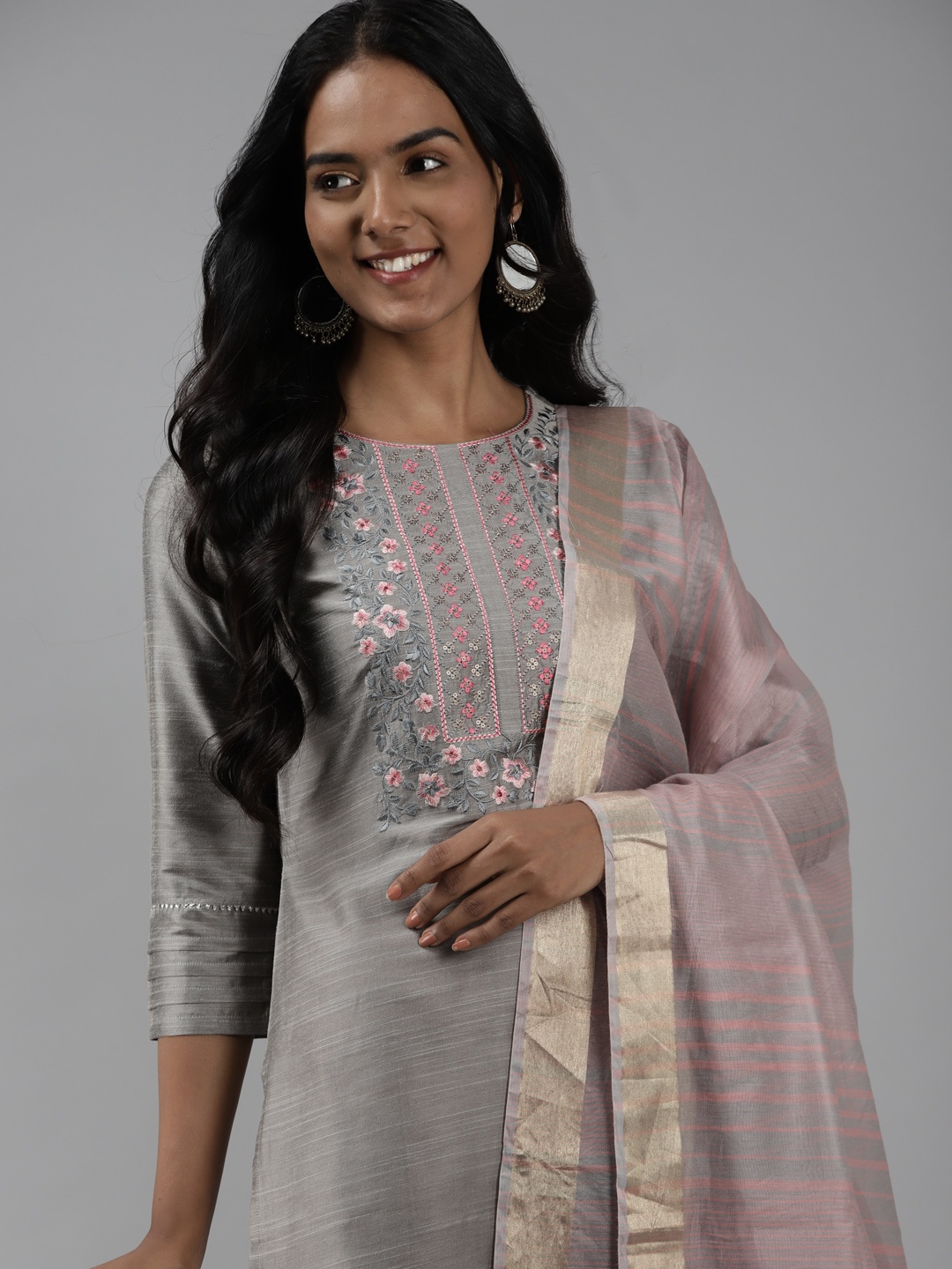 Indo Era Women Grey Floral Yoke Design Regular Thread Work Kurta with Trousers & With Dupatta
Indo Era Women Grey Floral Yoke Design Regular Thread Work Kurta with Trousers & With Dupatta