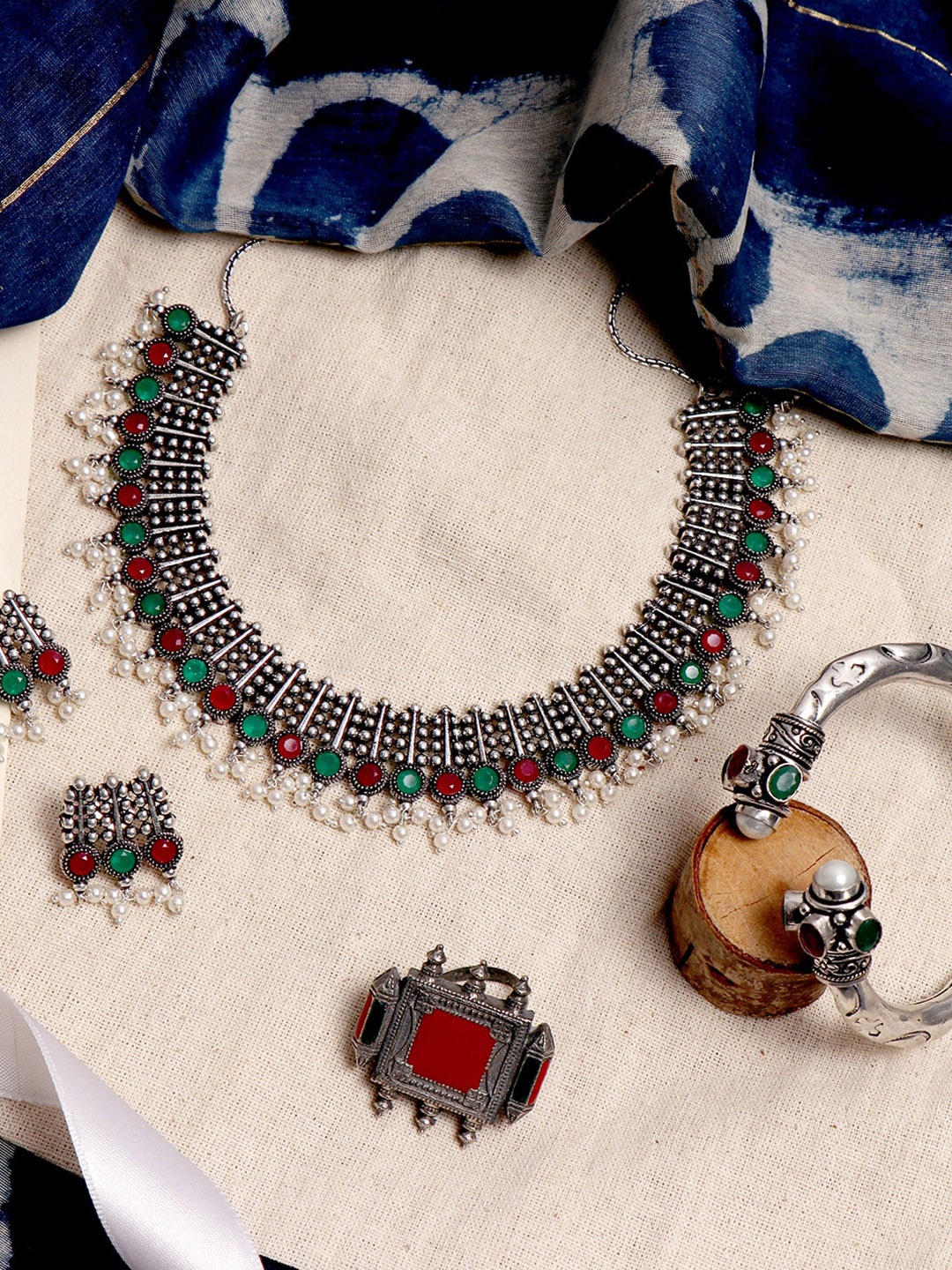 TEEJH Oxidised Silver-Plated Green & Pink Stone-Studded & Beaded Jewellery Set
TEEJH Oxidised Silver-Plated Green & Pink Stone-Studded & Beaded Jewellery Set