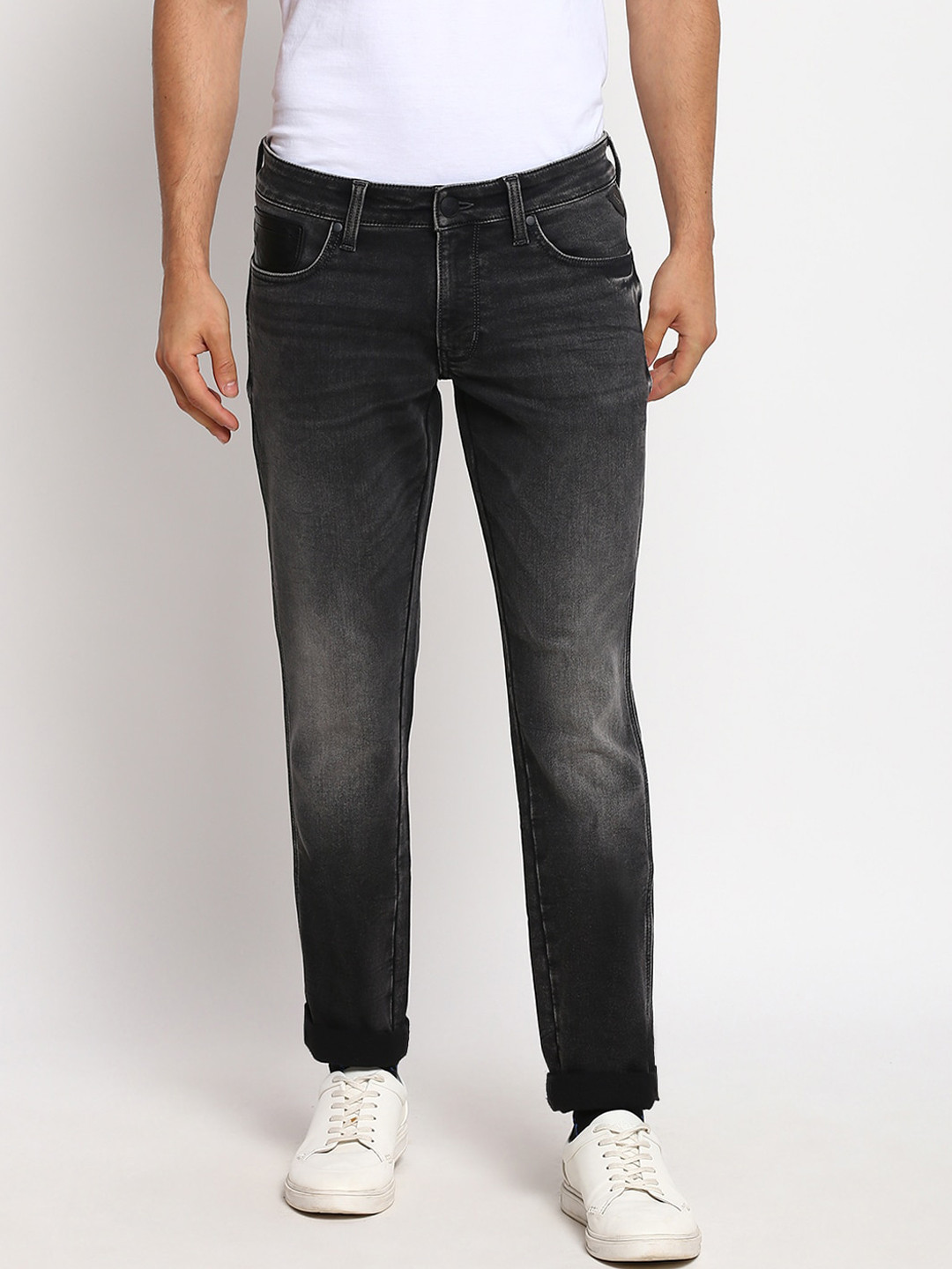 Wrangler Men Black Slim Fit Low-Rise Heavy Fade Jeans
Wrangler Men Black Slim Fit Low-Rise Heavy Fade Jeans