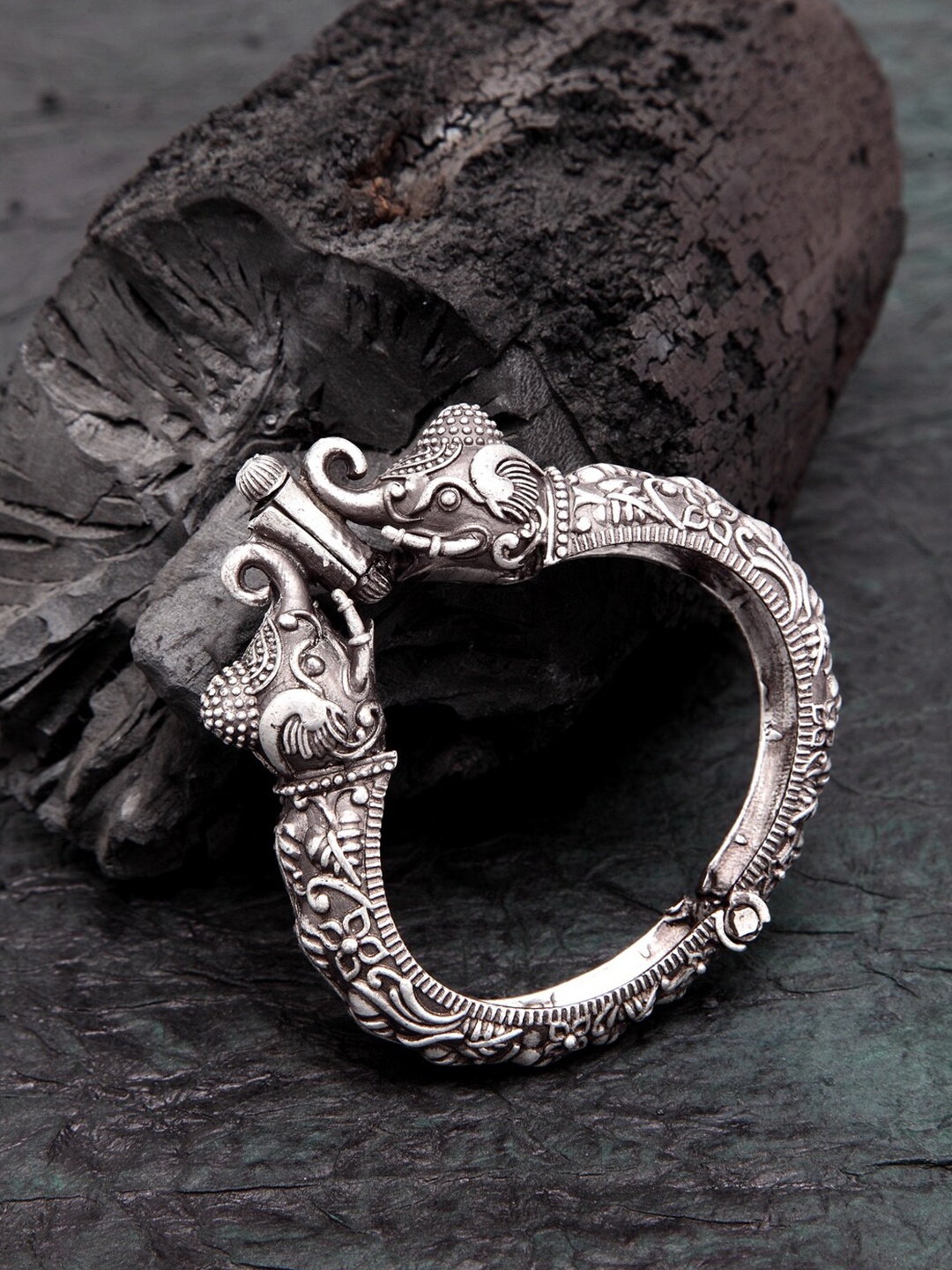 Moedbuille Women Gunmetal-Toned Ganesha Handcrafted Silver-Bangle-Style Bracelet, Metallic
Moedbuille Women Gunmetal-Toned Ganesha Handcrafted Silver-Bangle-Style Bracelet, Metallic
