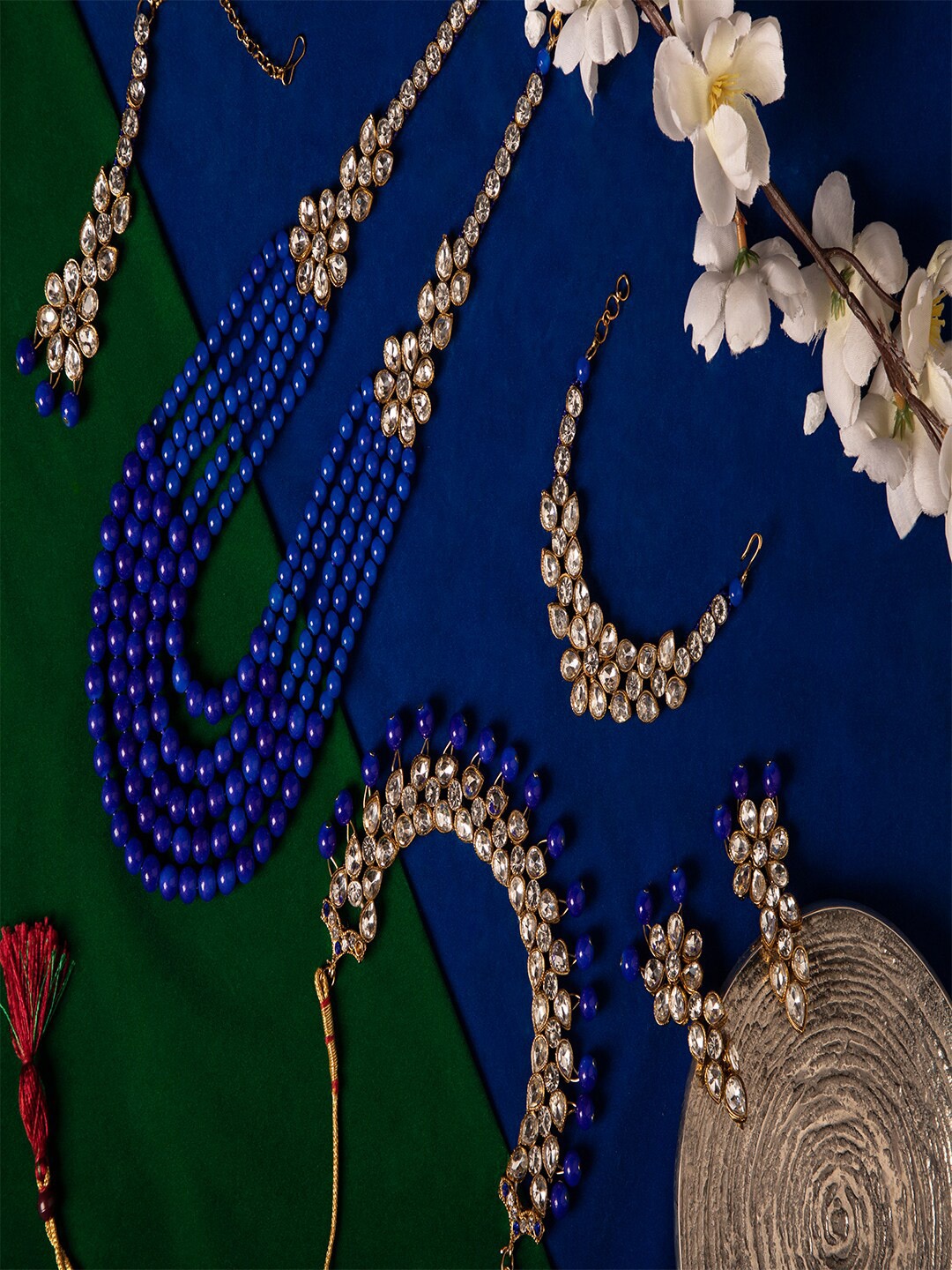 ANIKAS CREATION Women Gold-Plated Blue Long Kundan Choker Earring Maangtika And Bracelet
ANIKAS CREATION Women Gold-Plated Blue Long Kundan Choker Earring Maangtika And Bracelet