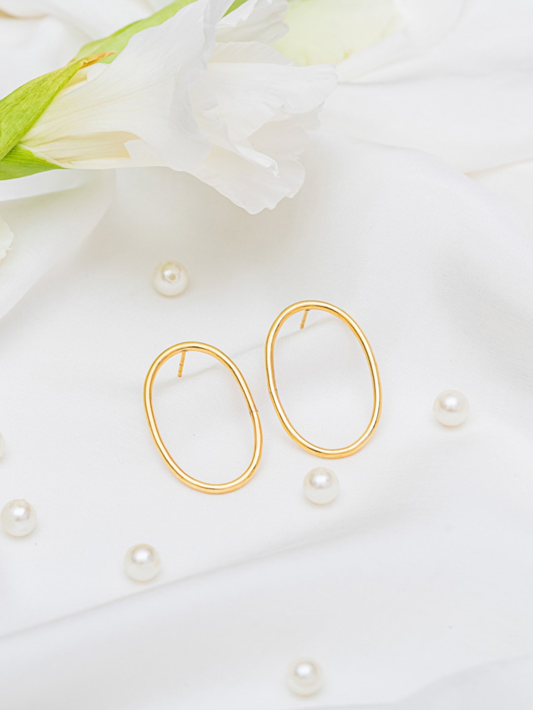 Queen Be Gold-Plated Gold-Toned Contemporary Studs Earrings