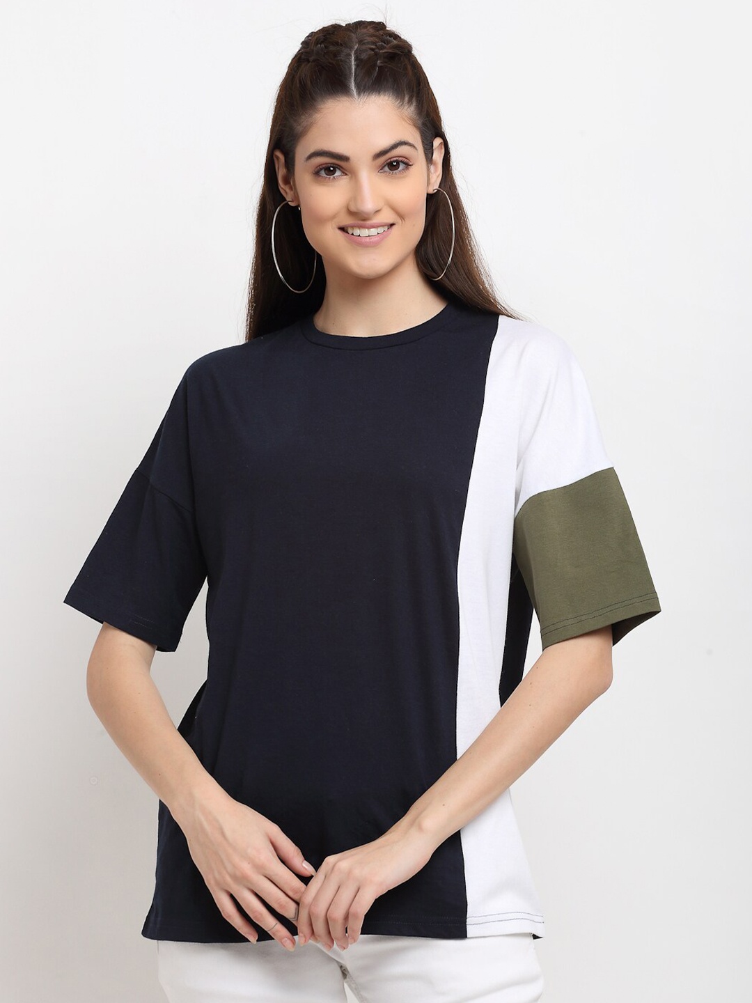 DOOR74 Women Navy Blue & White Colourblocked Drop-Shoulder Sleeves Boxy T-shirt
DOOR74 Women Navy Blue & White Colourblocked Drop-Shoulder Sleeves Boxy T-shirt