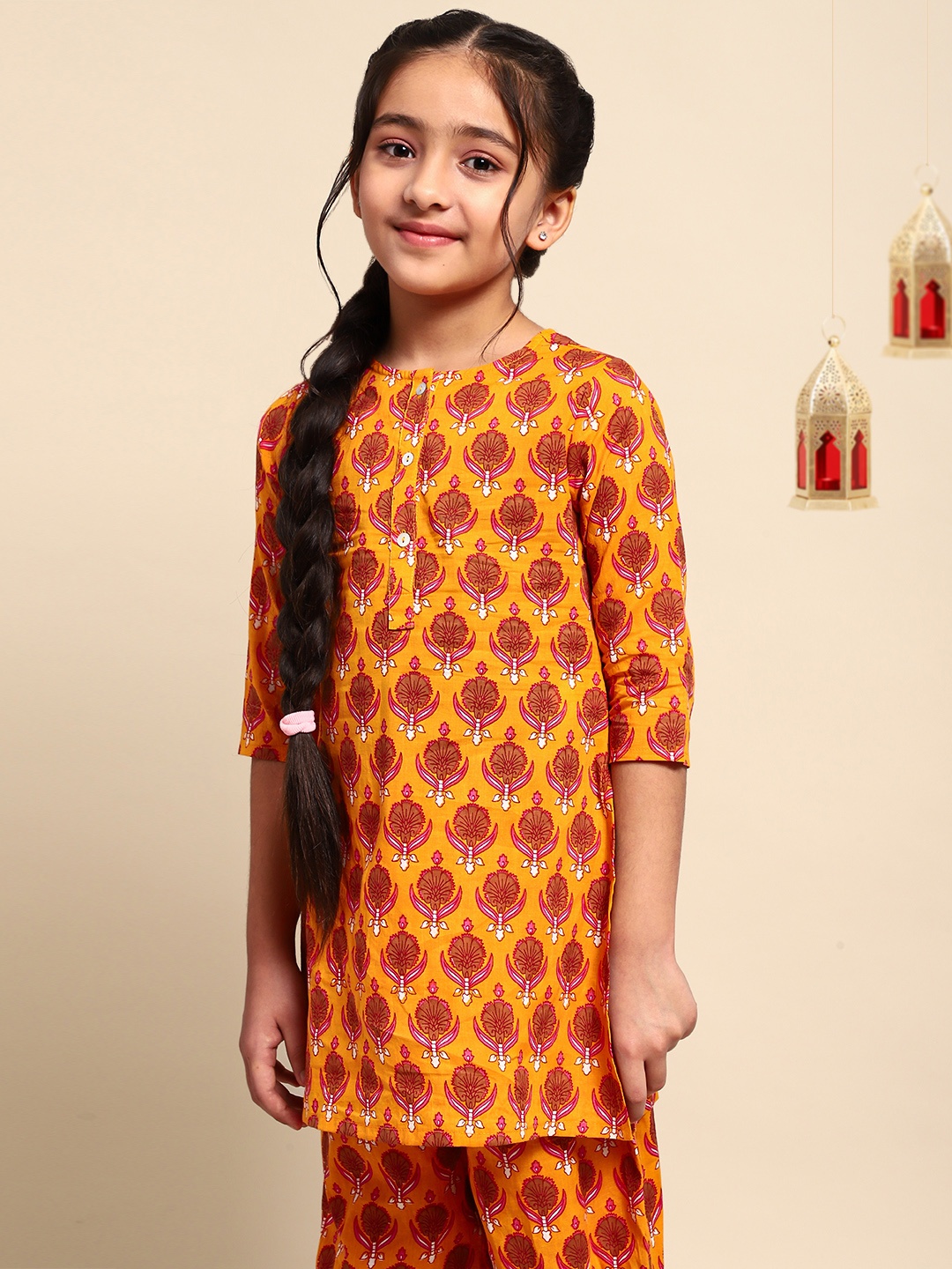 House of Pataudi Girls Mustard Yellow Ethnic Motifs Printed Regular Pure Cotton Kurti with Pyjamas
House of Pataudi Girls Mustard Yellow Ethnic Motifs Printed Regular Pure Cotton Kurti with Pyjamas