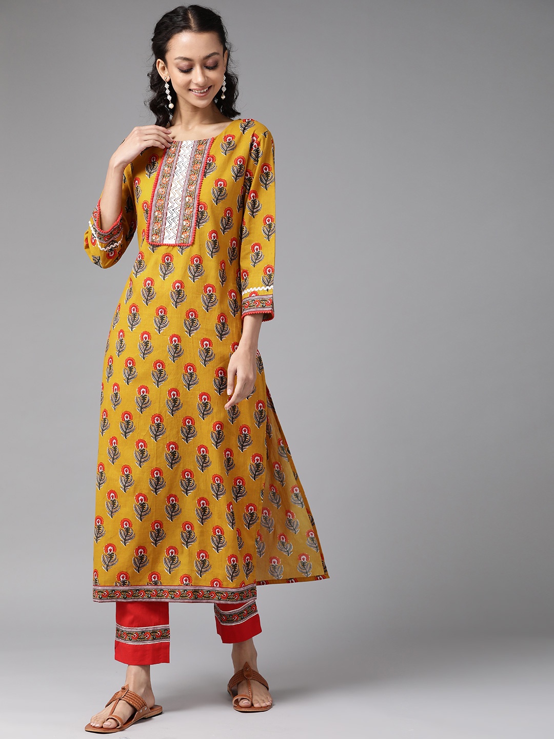 Amirah s Women Mustard Yellow Floral Printed Regular Beads and Stones Pure Cotton Kurta with Trousers
Amirah s Women Mustard Yellow Floral Printed Regular Beads and Stones Pure Cotton Kurta with Trousers