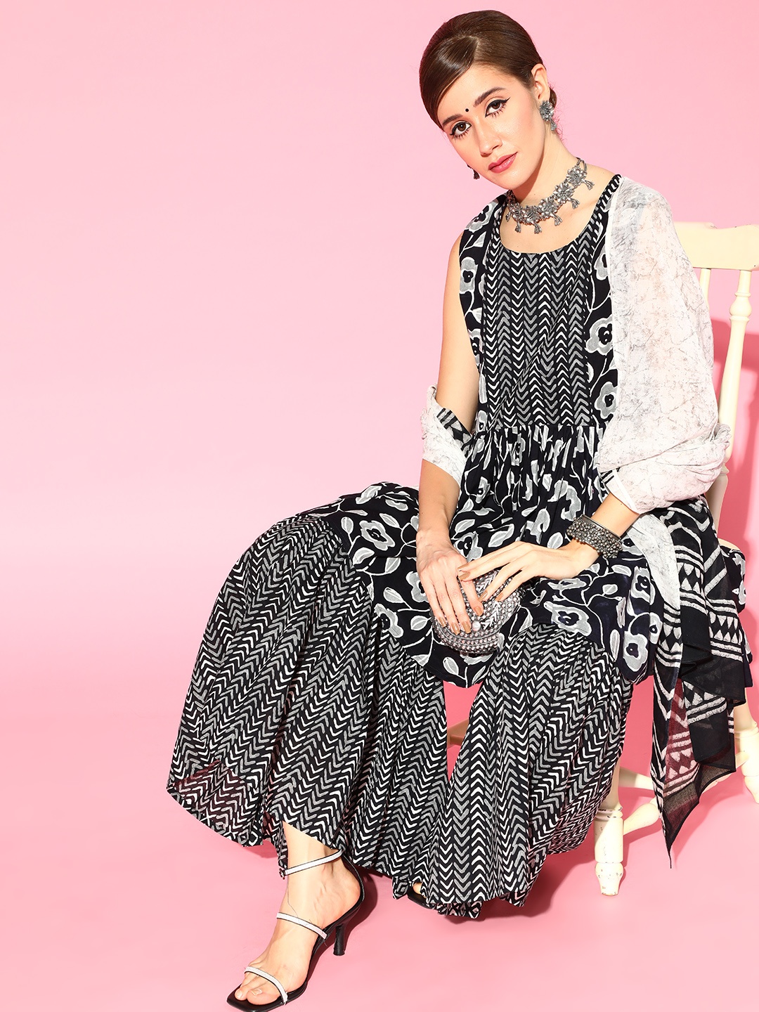 mokshi Women Black Ethnic Motifs Printed Regular Pure Cotton Kurti with Sharara & Dupatta
mokshi Women Black Ethnic Motifs Printed Regular Pure Cotton Kurti with Sharara & Dupatta