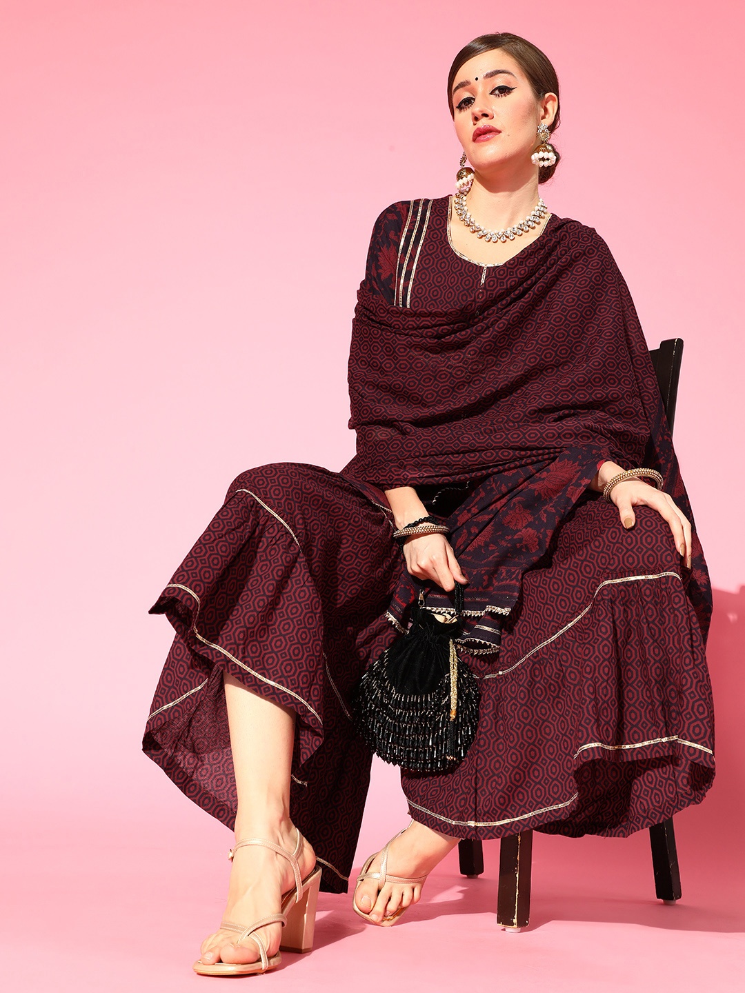mokshi Women Maroon Ethnic Motifs Printed Gotta Patti Cotton Kurti with Sharara & Dupatta
mokshi Women Maroon Ethnic Motifs Printed Gotta Patti Cotton Kurti with Sharara & Dupatta