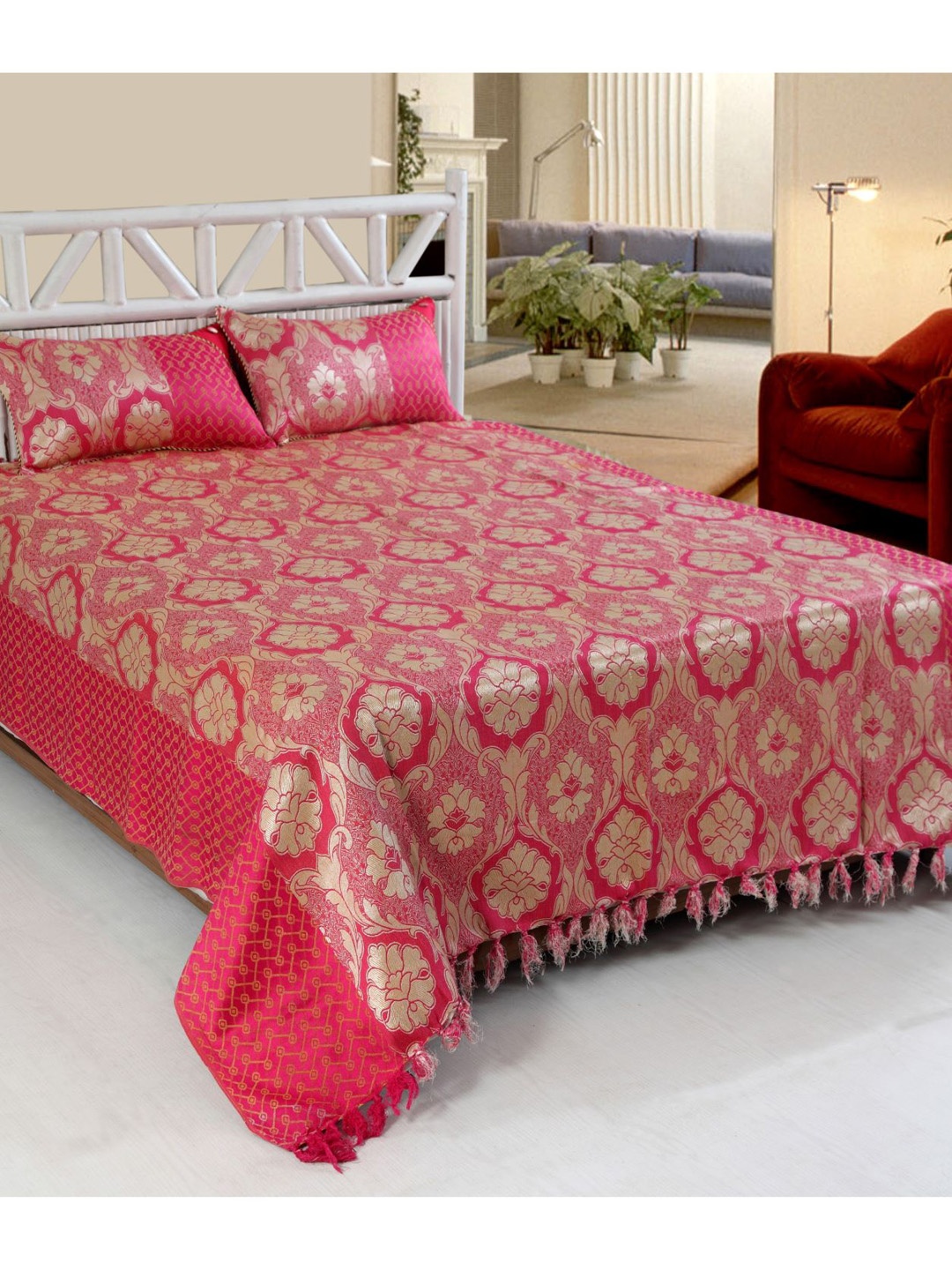 Varde Pink & Gold-Colored Woven Design Double King Bedcover With 2 Pillow Covers