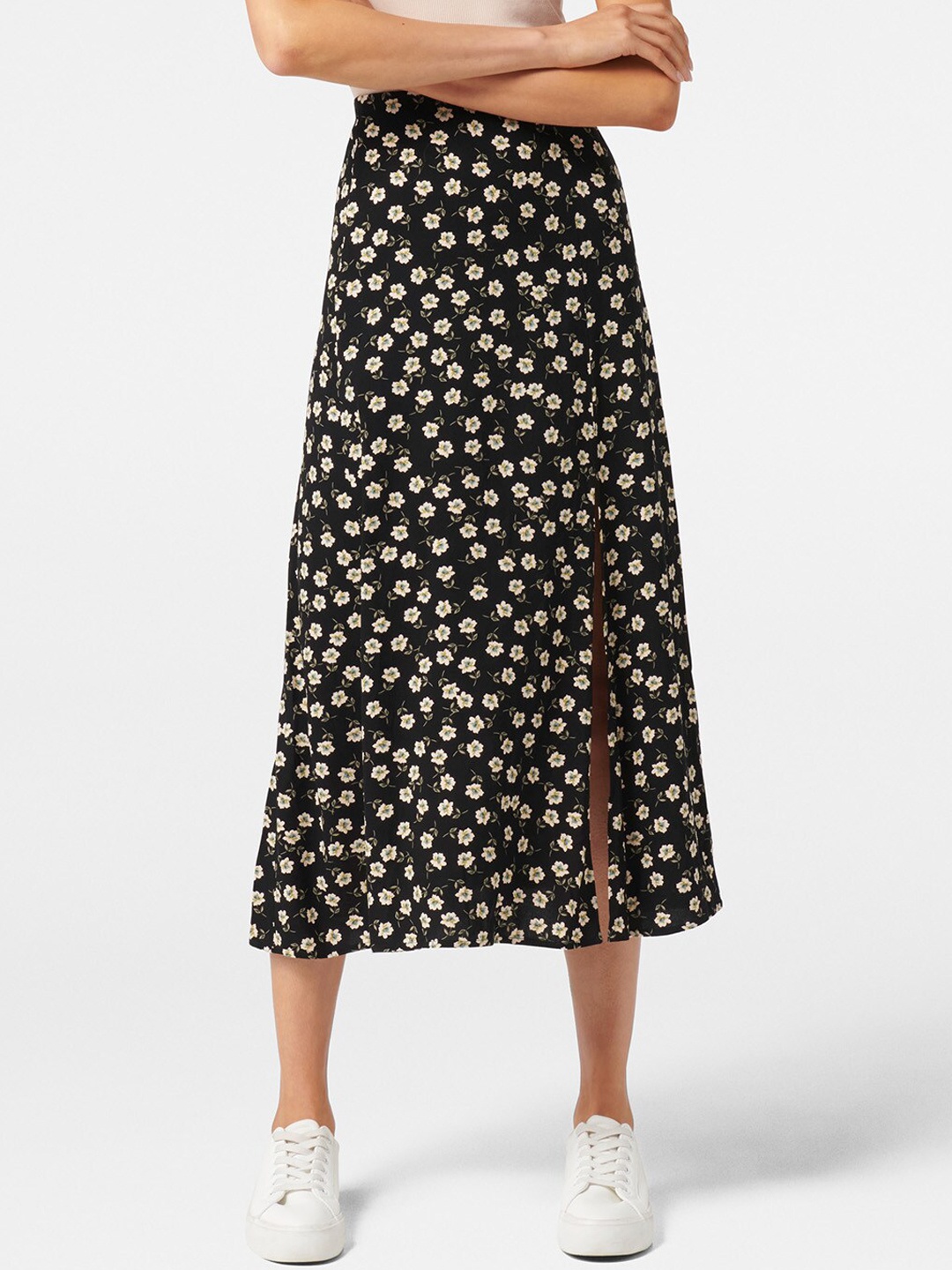Forever New Women Black & Off-White Floral Printed A-Line Midi Skirt