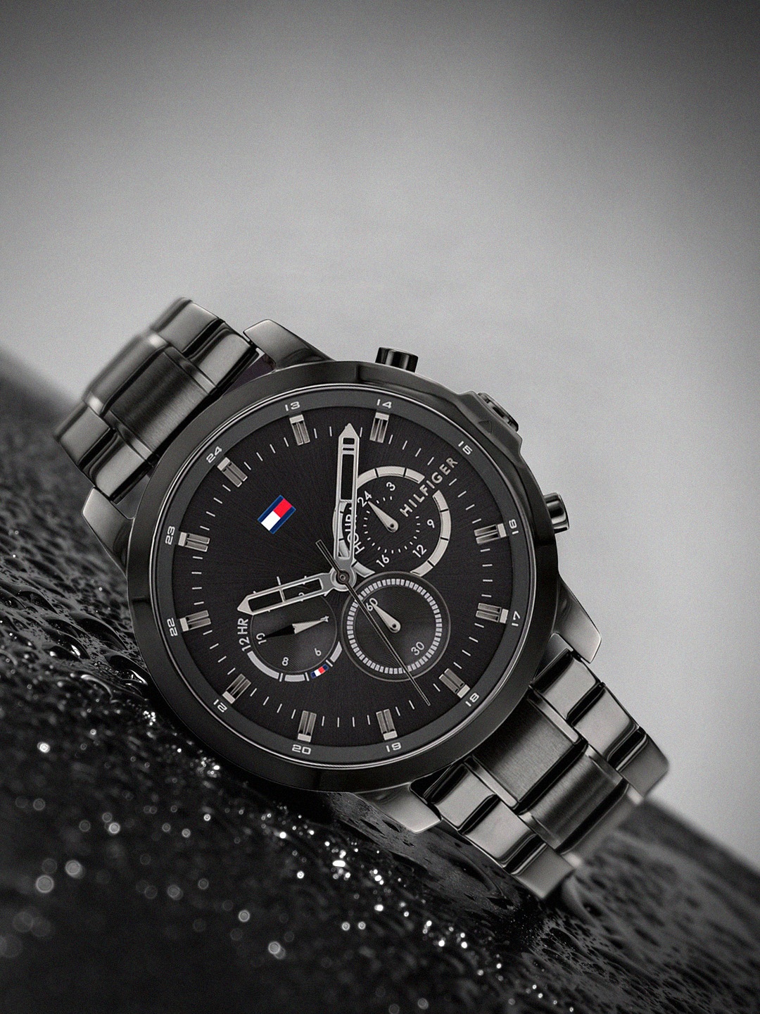 Tommy Hilfiger Jameson Men Black Dial & Bracelet Style Strap Chronograph Watch TH1791795W
Tommy Hilfiger Jameson Men Black Dial & Bracelet Style Strap Chronograph Watch TH1791795W