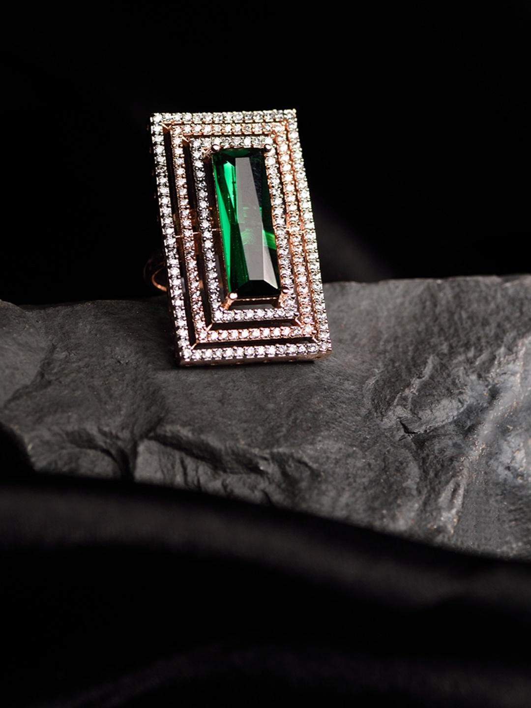 Saraf RS Jewellery Rose Gold-Plated White & Green Emerald-Studded Solitaire Finger Ring
Saraf RS Jewellery Rose Gold-Plated White & Green Emerald-Studded Solitaire Finger Ring