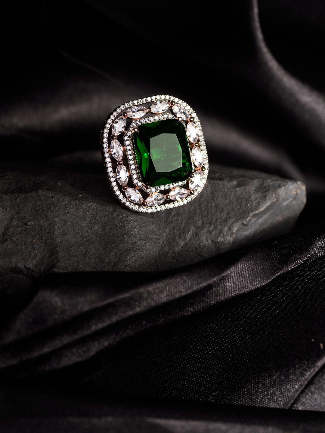 Saraf RS Jewellery Rose Gold-Plated Green Emerald Handcrafted Adjustable Finger Ring
Saraf RS Jewellery Rose Gold-Plated Green Emerald Handcrafted Adjustable Finger Ring