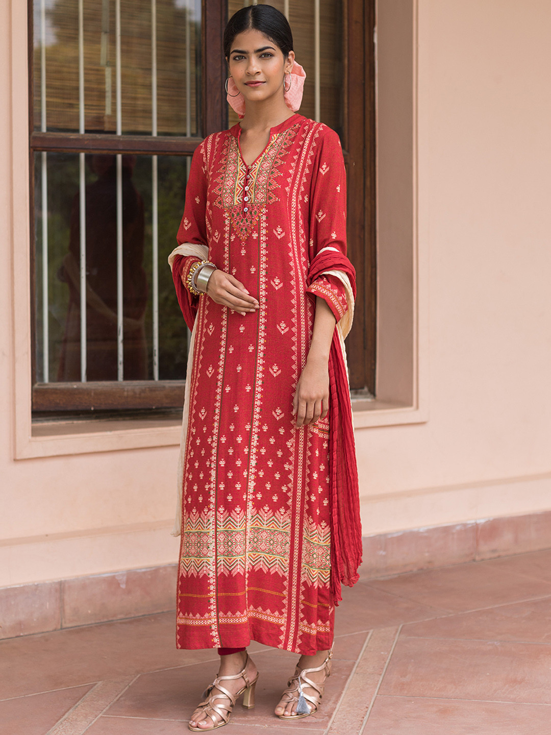 aarke Ritu Kumar Women Red Ethnic Motifs Printed Regular Kurta with Trousers & With Dupatta
aarke Ritu Kumar Women Red Ethnic Motifs Printed Regular Kurta with Trousers & With Dupatta