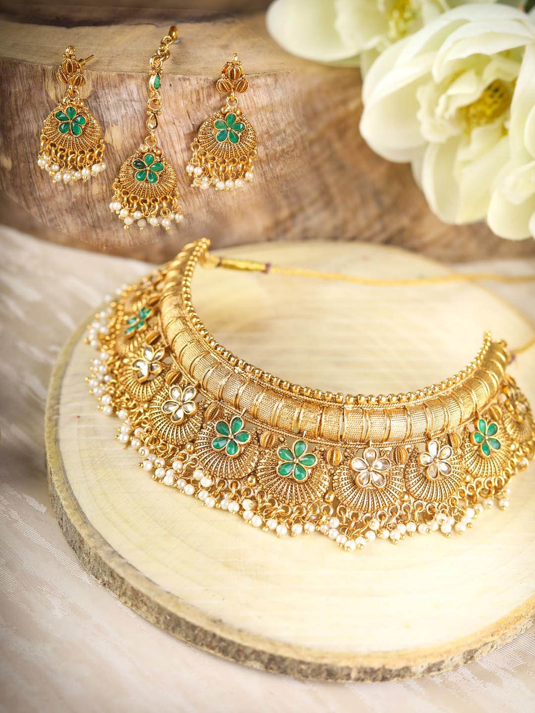 Priyaasi Gold-Plated White & Green Kundan-Studded & Beaded Handcrafted Jewellery Set
Priyaasi Gold-Plated White & Green Kundan-Studded & Beaded Handcrafted Jewellery Set