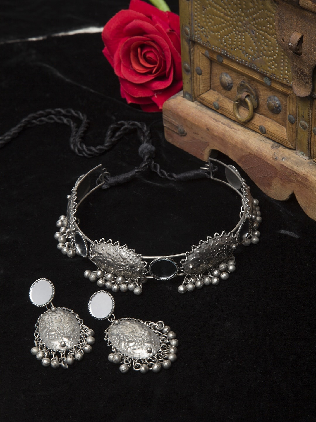 Moedbuille Silver Plated Mirror & Ghungroo Tribal Oxidised Handcrafted Jewellery Set, Metallic
Moedbuille Silver Plated Mirror & Ghungroo Tribal Oxidised Handcrafted Jewellery Set, Metallic