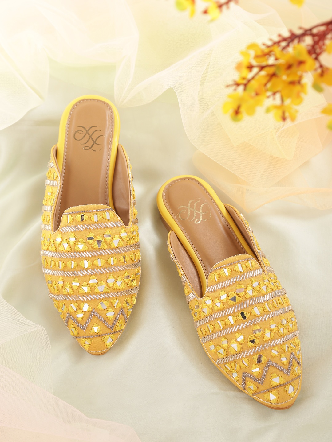 House of Pataudi Women Mustard Yellow & Silver-Toned Embellished Handcrafted Mules
House of Pataudi Women Mustard Yellow & Silver-Toned Embellished Handcrafted Mules