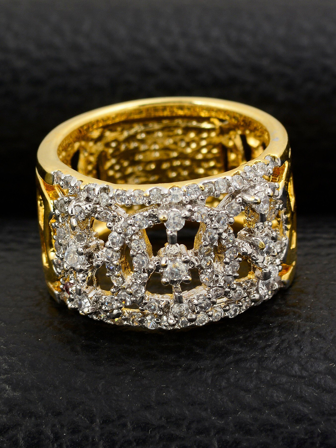 Silgo Gold-Plated White Stone-Studded Finger Ring
Silgo Gold-Plated White Stone-Studded Finger Ring