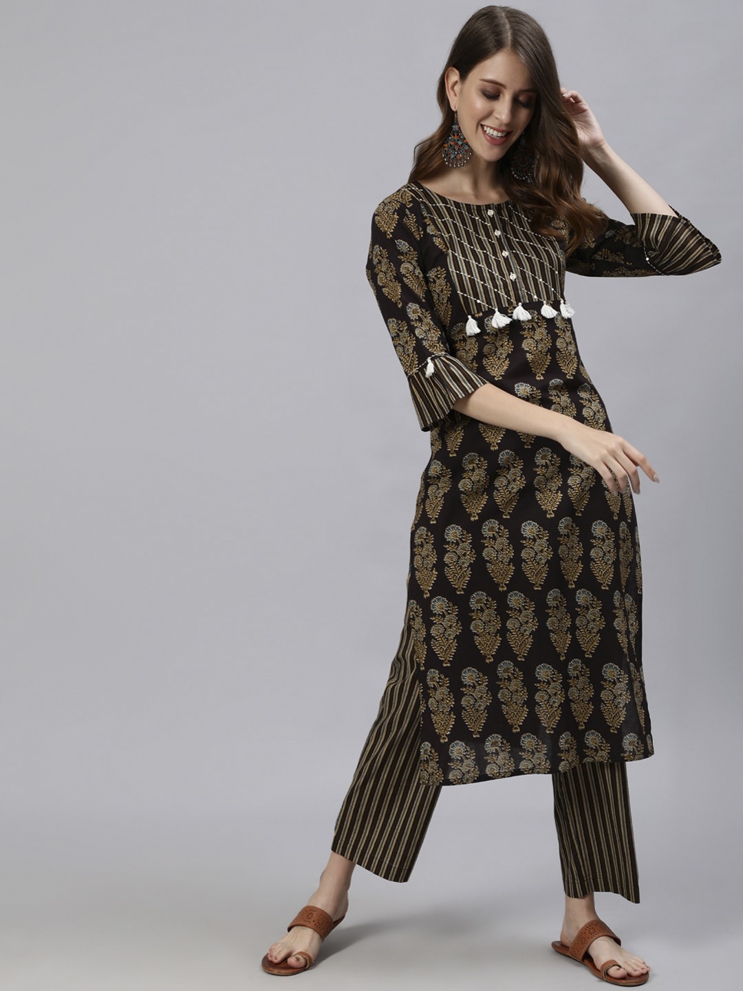 Jaipur Kurti Women Black Ethnic Motifs Printed Regular Pure Cotton Kurta with Trousers
Jaipur Kurti Women Black Ethnic Motifs Printed Regular Pure Cotton Kurta with Trousers