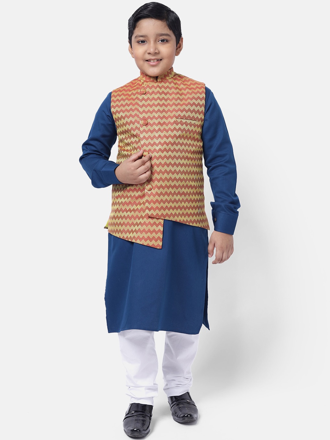 NAMASKAR Boys Navy Blue Printed Regular Pure Cotton Kurta with Churidar & Nehru Jacket
NAMASKAR Boys Navy Blue Printed Regular Pure Cotton Kurta with Churidar & Nehru Jacket