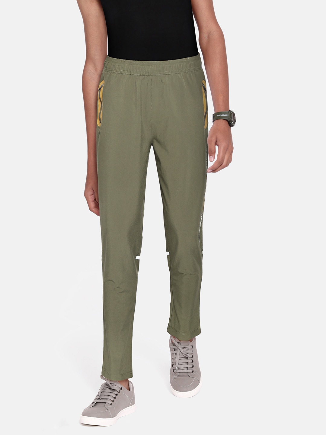 HRX By Hrithik Roshan U-17 Active Boys Burnt Olive Rapid-Dry Brand Carrier Track Pants
HRX By Hrithik Roshan U-17 Active Boys Burnt Olive Rapid-Dry Brand Carrier Track Pants