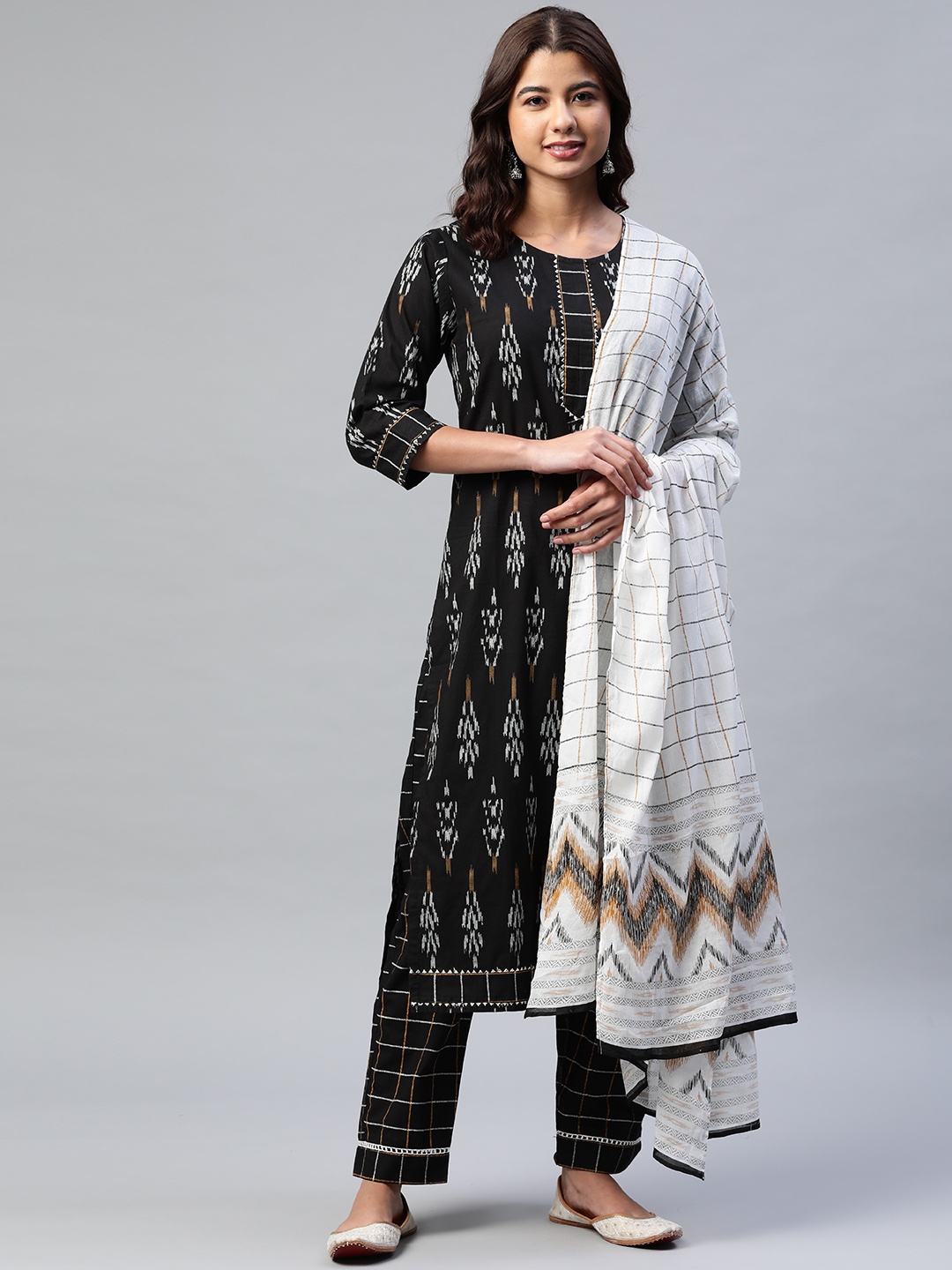 Yuris Women Black Ikat Print Regular Gotta Patti Pure Cotton Kurta with Trousers & Dupatta
Yuris Women Black Ikat Print Regular Gotta Patti Pure Cotton Kurta with Trousers & Dupatta