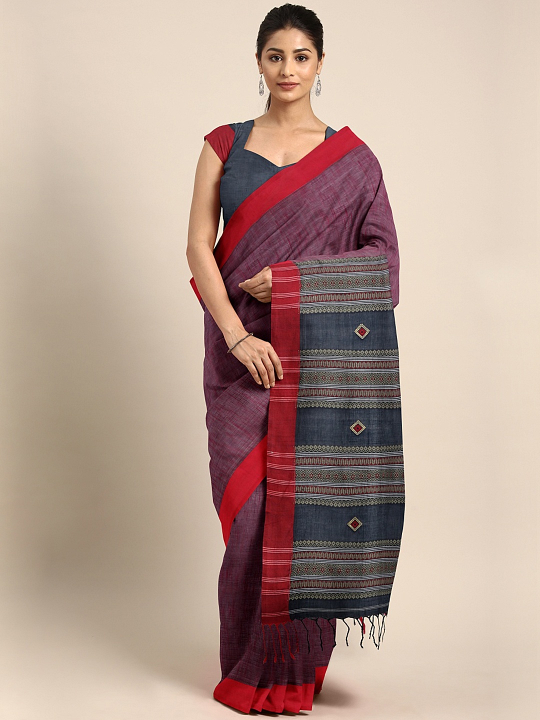 Kalakari India Purple & Red Woven Design Kutchi Embroidery Pure Cotton Jamdani Saree
Kalakari India Purple & Red Woven Design Kutchi Embroidery Pure Cotton Jamdani Saree