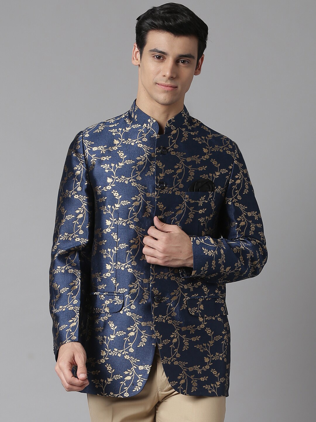 Hangup Men Navy Blue & Gold-Coloured Printed Single-Breasted Regular-Fit Bandhgala Blazer
Hangup Men Navy Blue & Gold-Coloured Printed Single-Breasted Regular-Fit Bandhgala Blazer