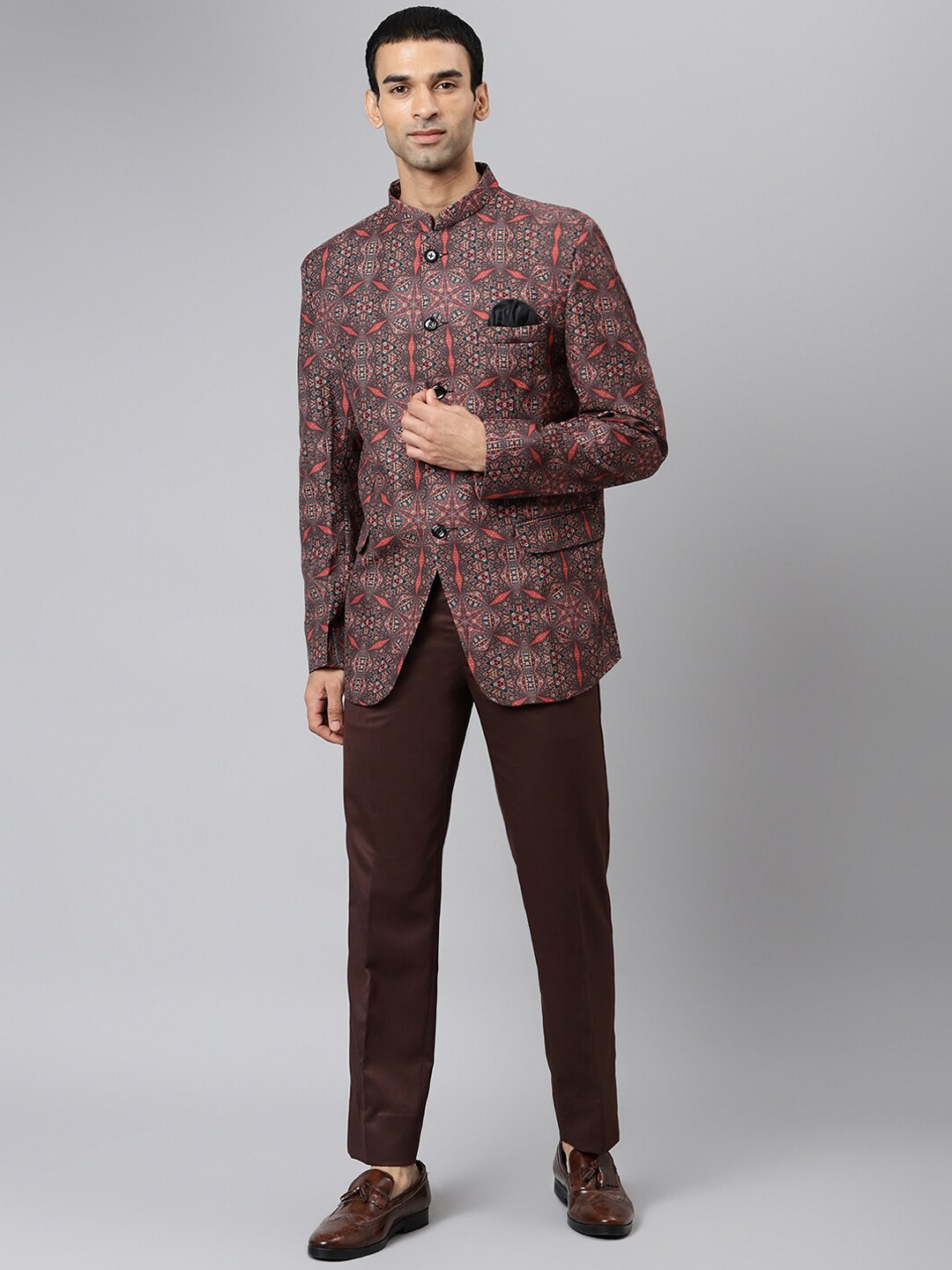 Hangup Men Brown & Pink Printed Two-Piece Mandarin Collar Single Breasted Party Suit
Hangup Men Brown & Pink Printed Two-Piece Mandarin Collar Single Breasted Party Suit