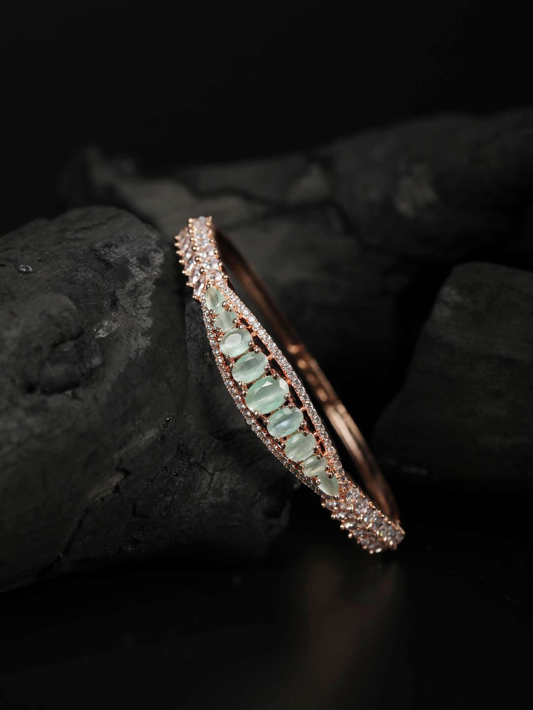 Priyaasi Women Rose Gold & White Brass American Diamond Handcrafted Rose Gold-Plated Kada Bracelet
Priyaasi Women Rose Gold & White Brass American Diamond Handcrafted Rose Gold-Plated Kada Bracelet