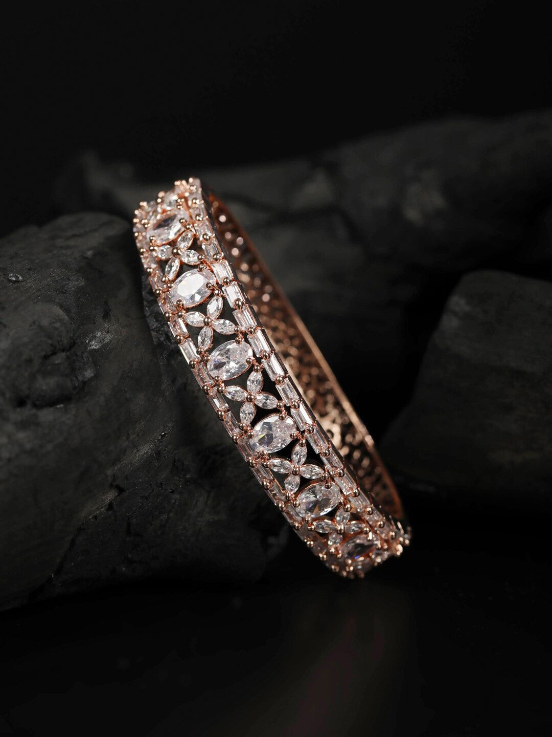Priyaasi Women Rose Gold & White Brass American Diamond Handcrafted Rose Gold-Plated Kada Bracelet
Priyaasi Women Rose Gold & White Brass American Diamond Handcrafted Rose Gold-Plated Kada Bracelet