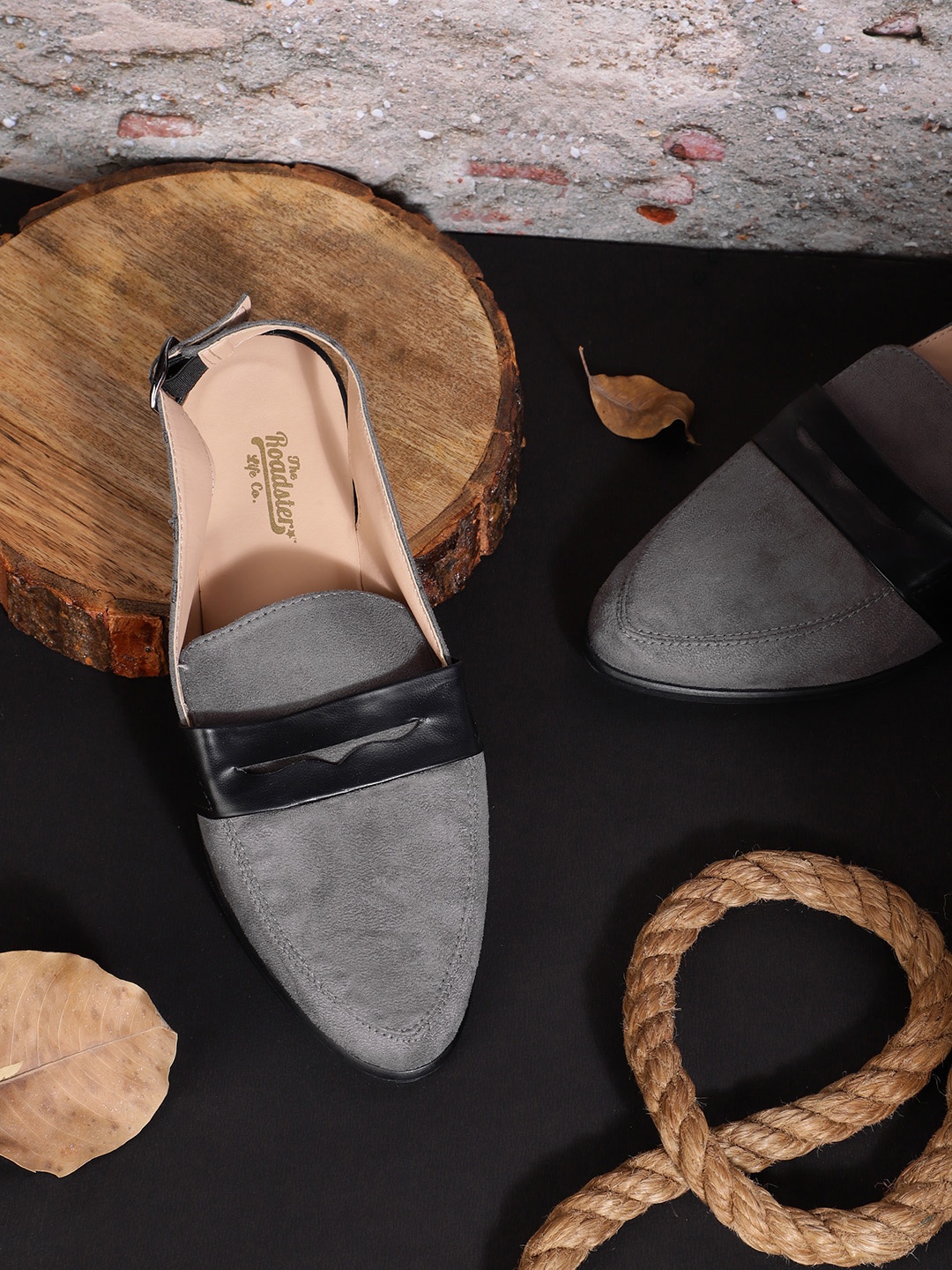 Roadster Women Grey & Black Solid Mules