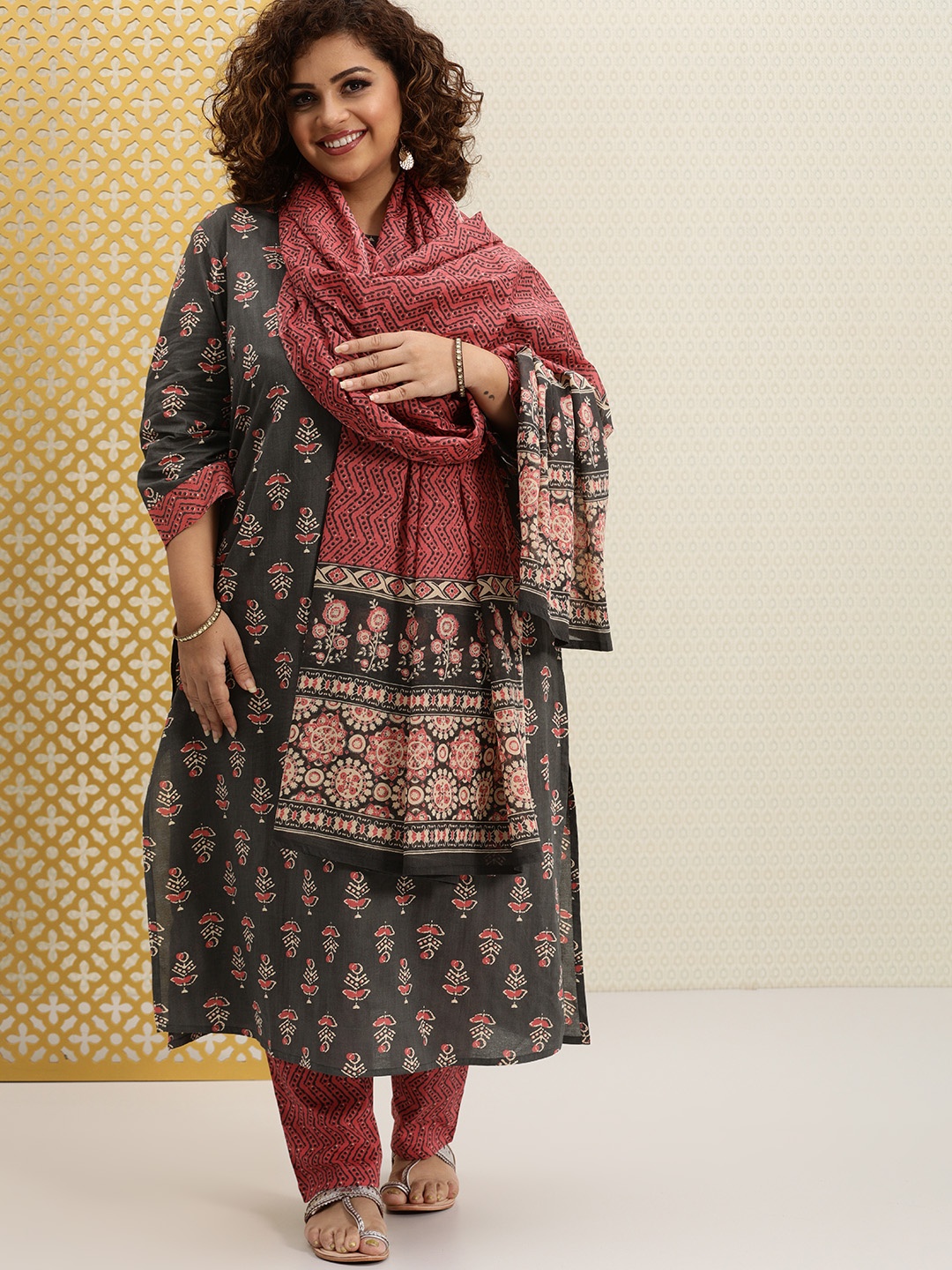House of Pataudi Women Blue Ethnic Motifs Printed Pure Cotton Kurta with Palazzos & With Dupatta
House of Pataudi Women Blue Ethnic Motifs Printed Pure Cotton Kurta with Palazzos & With Dupatta