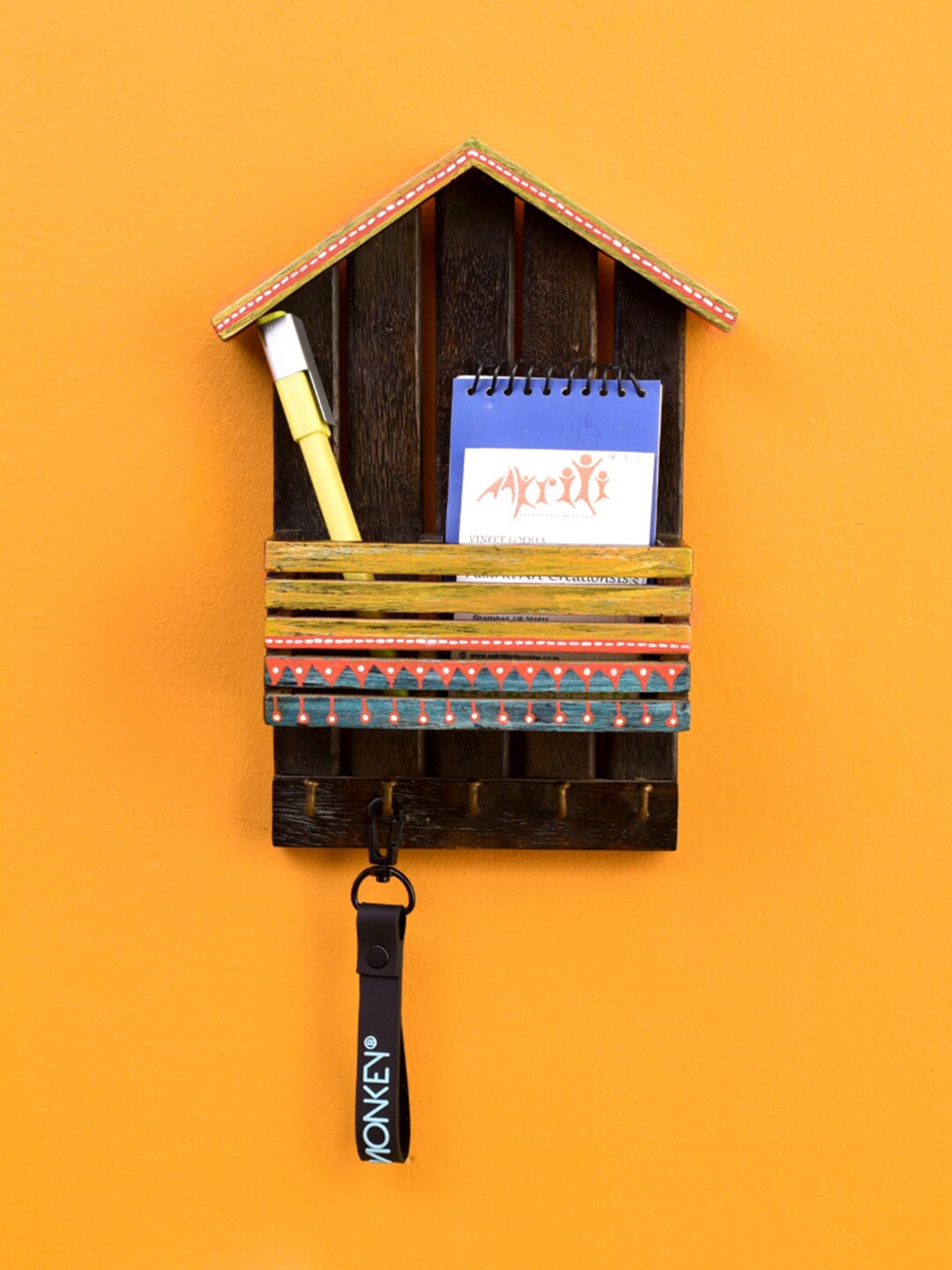 AAKRITI ART CREATIONS Brown Mera Ghar Handcrafted 5 Key Holder with Storage Box
AAKRITI ART CREATIONS Brown Mera Ghar Handcrafted 5 Key Holder with Storage Box