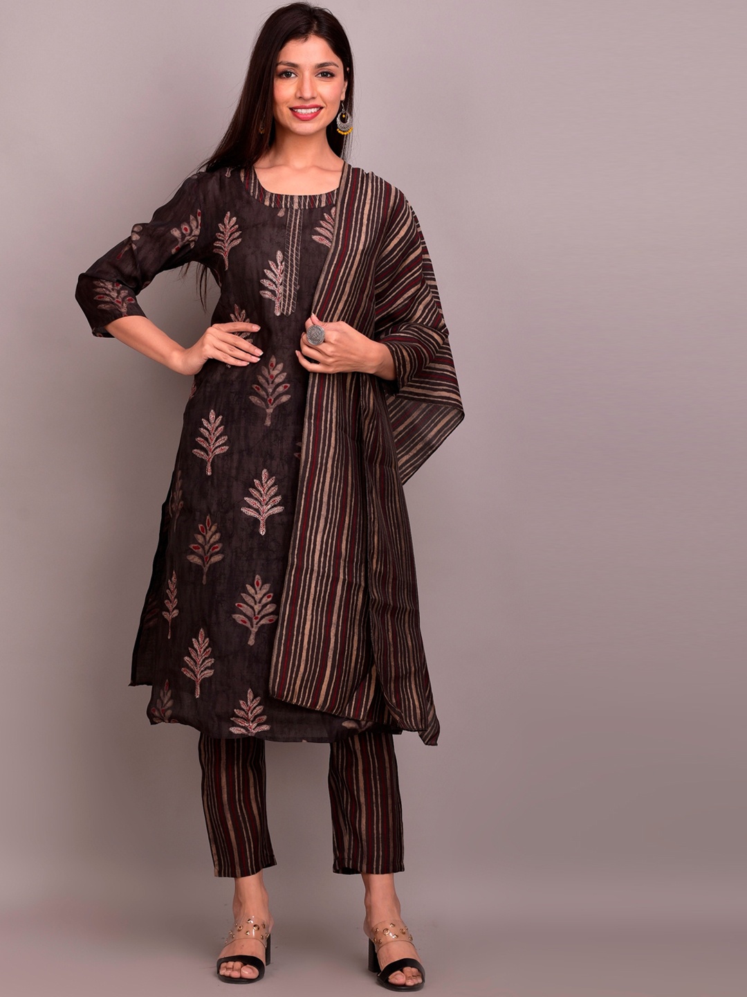 DIVYANK Women Coffee Brown & Gold-Coloured Ethnic Printed Kurta with Trousers & Dupatta
DIVYANK Women Coffee Brown & Gold-Coloured Ethnic Printed Kurta with Trousers & Dupatta