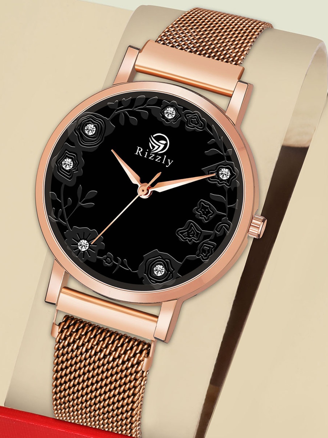 Rizzly Women Black Brass Dial & Rose Gold Toned Stainless Steel Bracelet Style Watch
Rizzly Women Black Brass Dial & Rose Gold Toned Stainless Steel Bracelet Style Watch