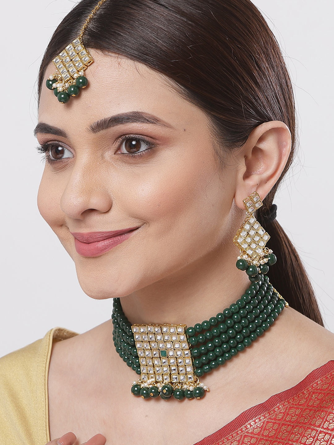 Karatcart Gold-Plated White & Green Kundan-Studded & Beaded Handcrafted Jewellery Set
Karatcart Gold-Plated White & Green Kundan-Studded & Beaded Handcrafted Jewellery Set