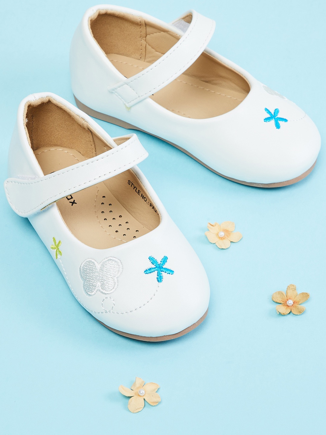 max Girls White Embroidered Ballerina Flats