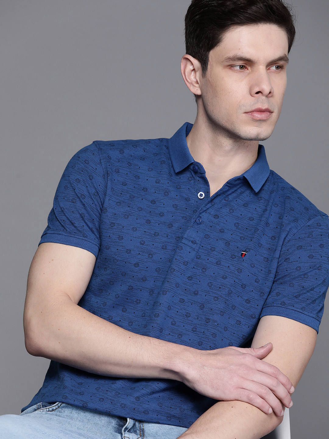 Louis Philippe Sport Men Blue & Black Conversational Print Polo Collar Slim Fit T-shirt
Louis Philippe Sport Men Blue & Black Conversational Print Polo Collar Slim Fit T-shirt