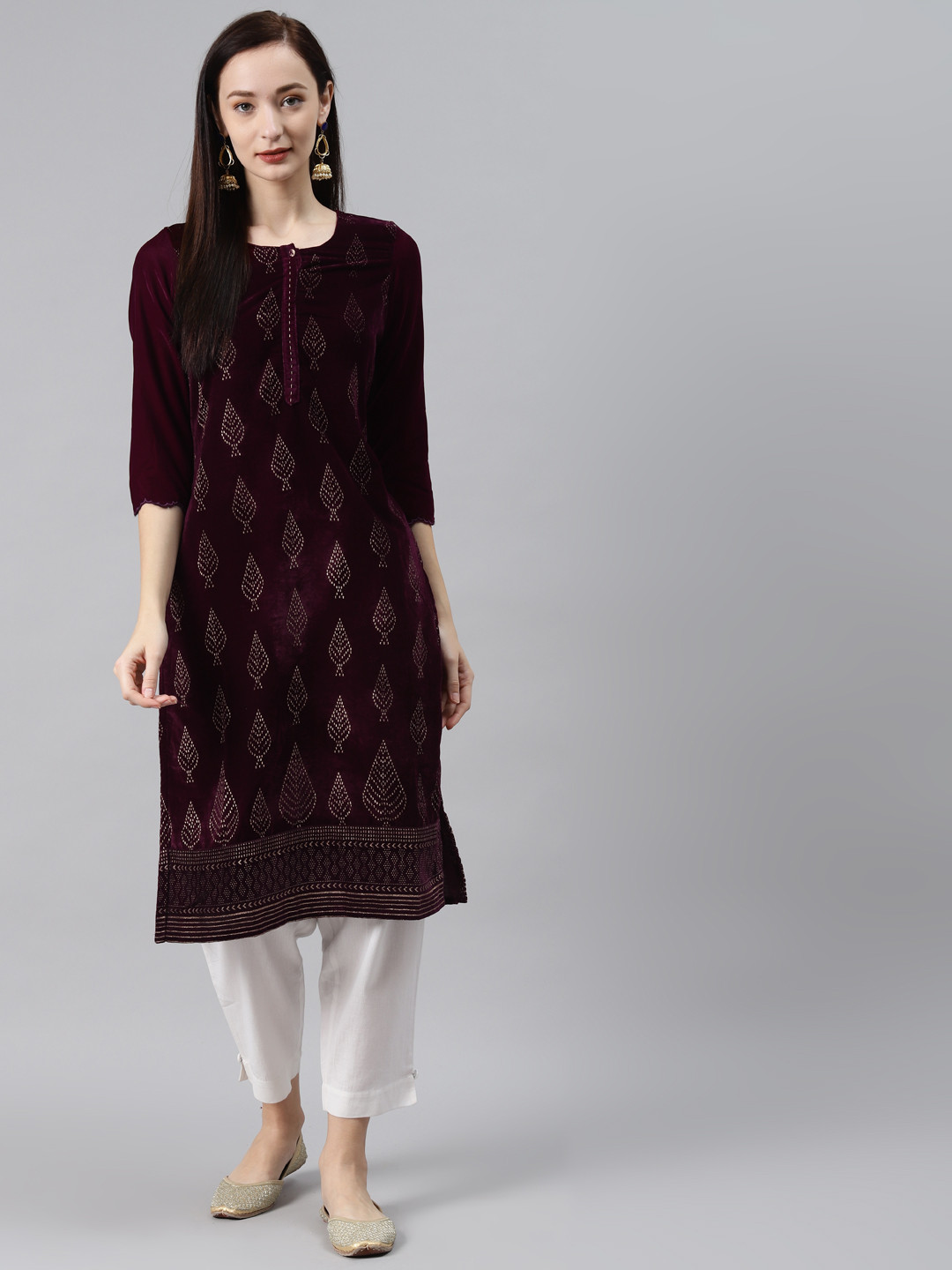 Rangriti Women Purple Embellished Velvet Kurta
Rangriti Women Purple Embellished Velvet Kurta