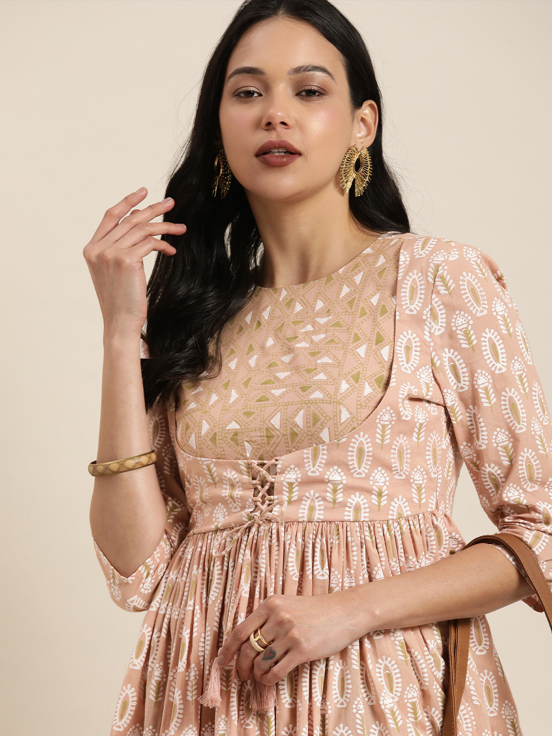 Taavi Women Peach-Coloured & White Bagru Folk Print Pure Cotton Sustainable Kurta
Taavi Women Peach-Coloured & White Bagru Folk Print Pure Cotton Sustainable Kurta