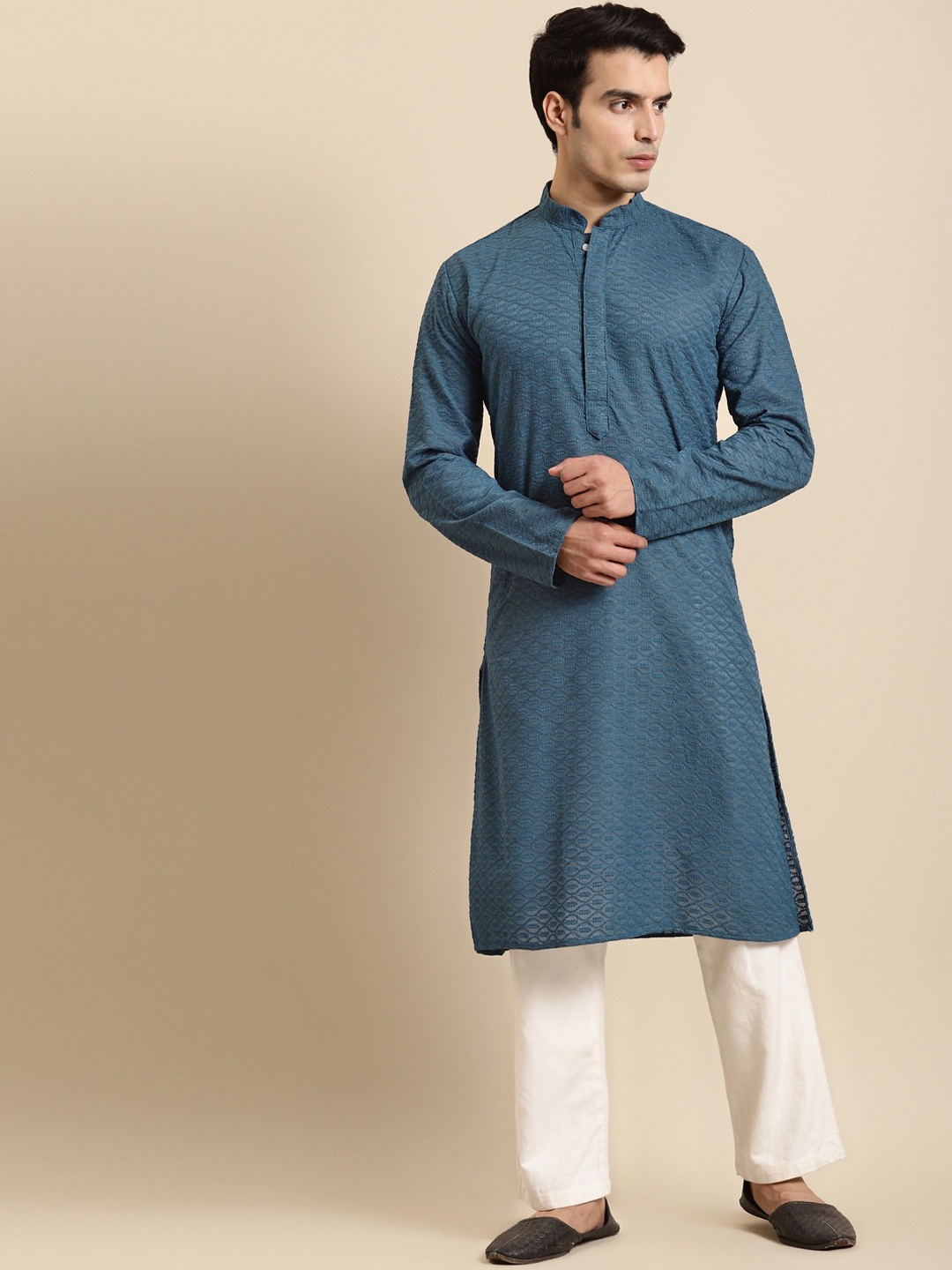 RAJUBHAI HARGOVINDAS Men Teal Blue & White Embroidered Pure Cotton Kurta with Pyjamas
RAJUBHAI HARGOVINDAS Men Teal Blue & White Embroidered Pure Cotton Kurta with Pyjamas