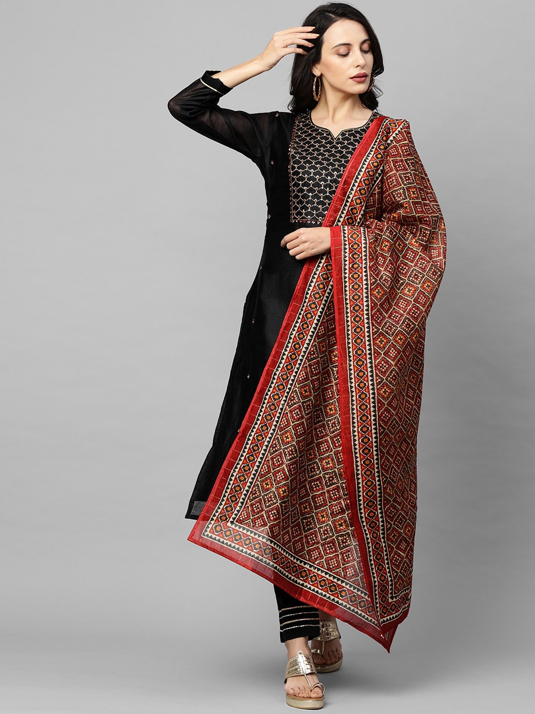 FASHOR Women Black Embroidered Chanderi Silk Chanderi Silk Kurta with Printed Dupatta
FASHOR Women Black Embroidered Chanderi Silk Chanderi Silk Kurta with Printed Dupatta