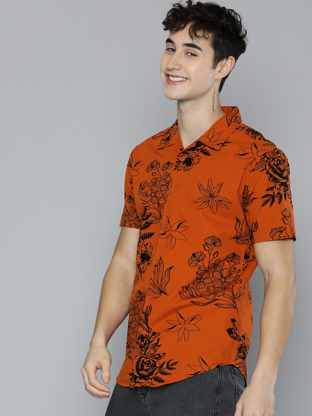 HERE&NOW Men Orange & Black Slim Fit Floral Printed Pure Cotton Sustainable Casual Shirt
HERE&NOW Men Orange & Black Slim Fit Floral Printed Pure Cotton Sustainable Casual Shirt
