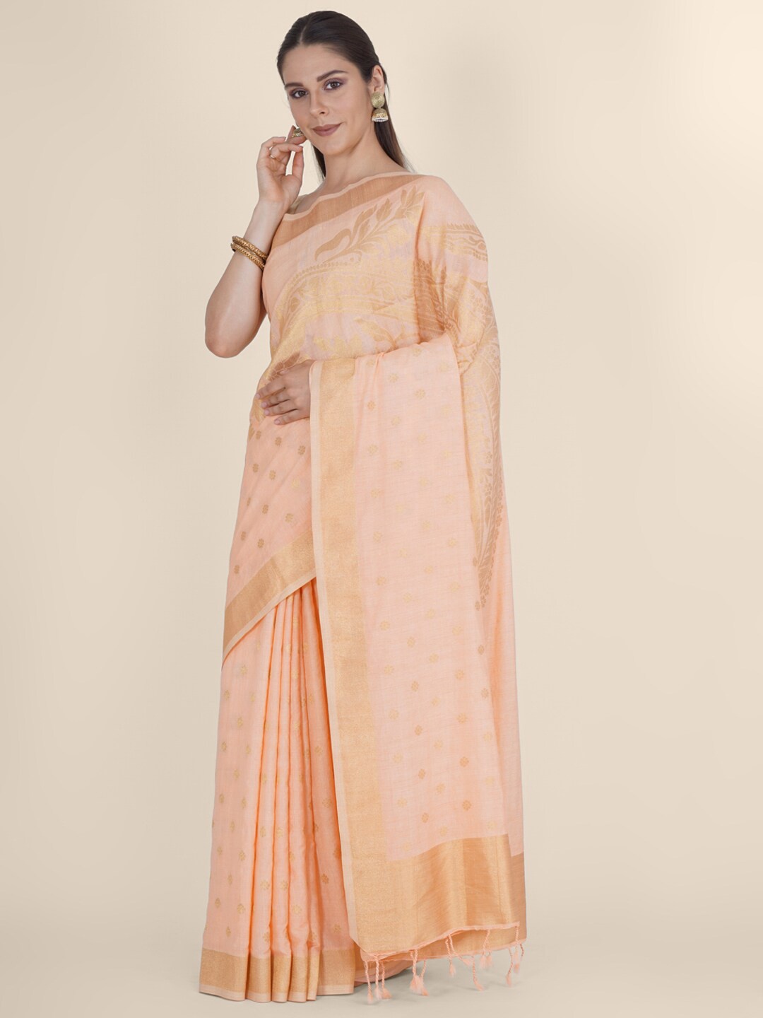 Bangalore Silk Emporium Peach-Coloured Woven Design Zari Linen Blend Kanjeevaram Saree
Bangalore Silk Emporium Peach-Coloured Woven Design Zari Linen Blend Kanjeevaram Saree