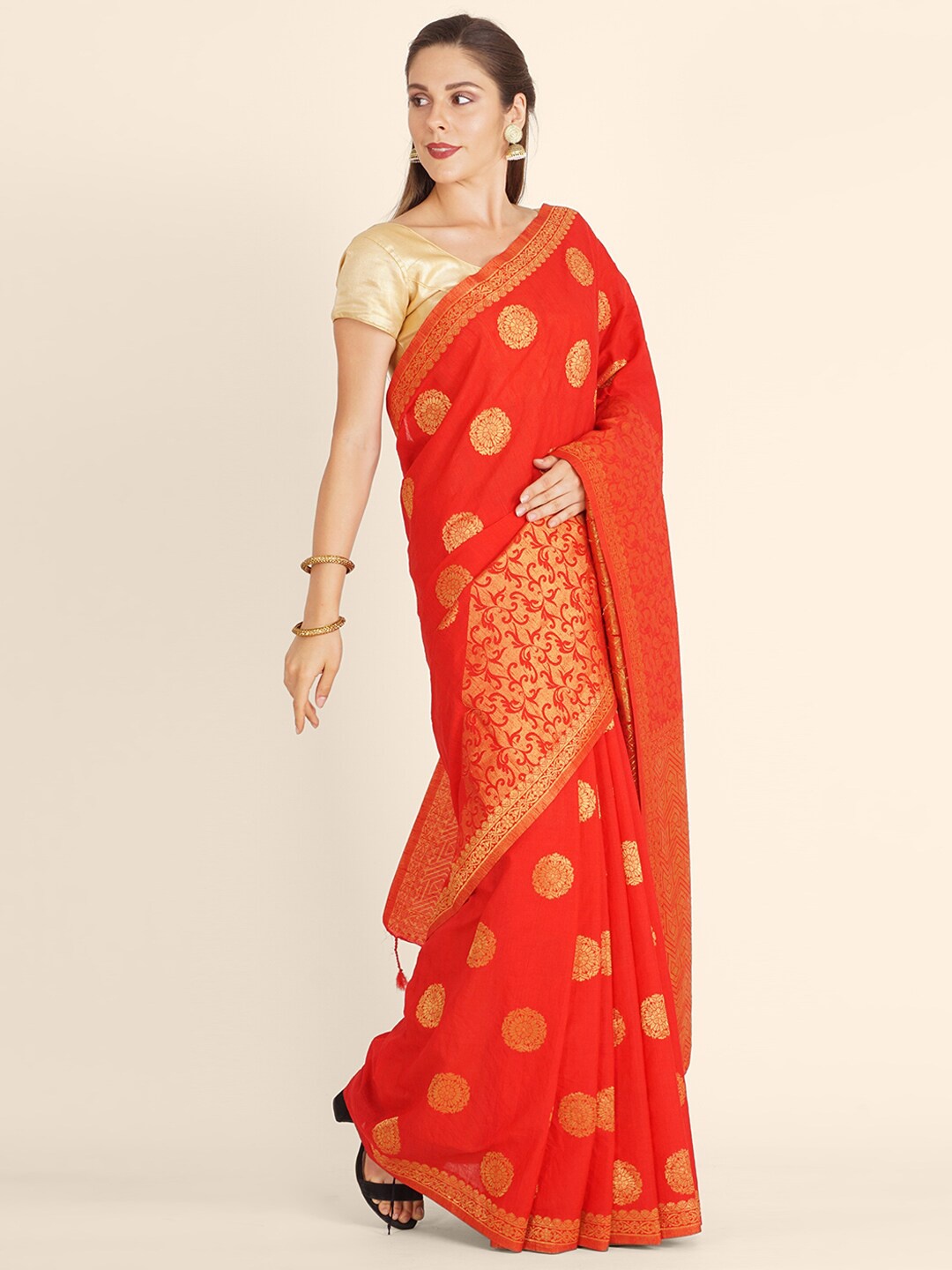 Bangalore Silk Emporium Red & Gold-Toned Woven Design Zari Linen Blend Kanjeevaram Saree
Bangalore Silk Emporium Red & Gold-Toned Woven Design Zari Linen Blend Kanjeevaram Saree